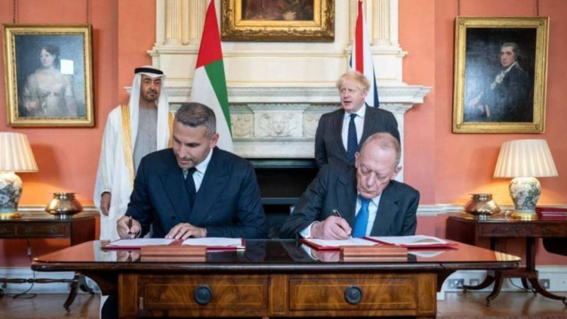 جانب من توقيع الاتفاق الإماراتي البريطاني