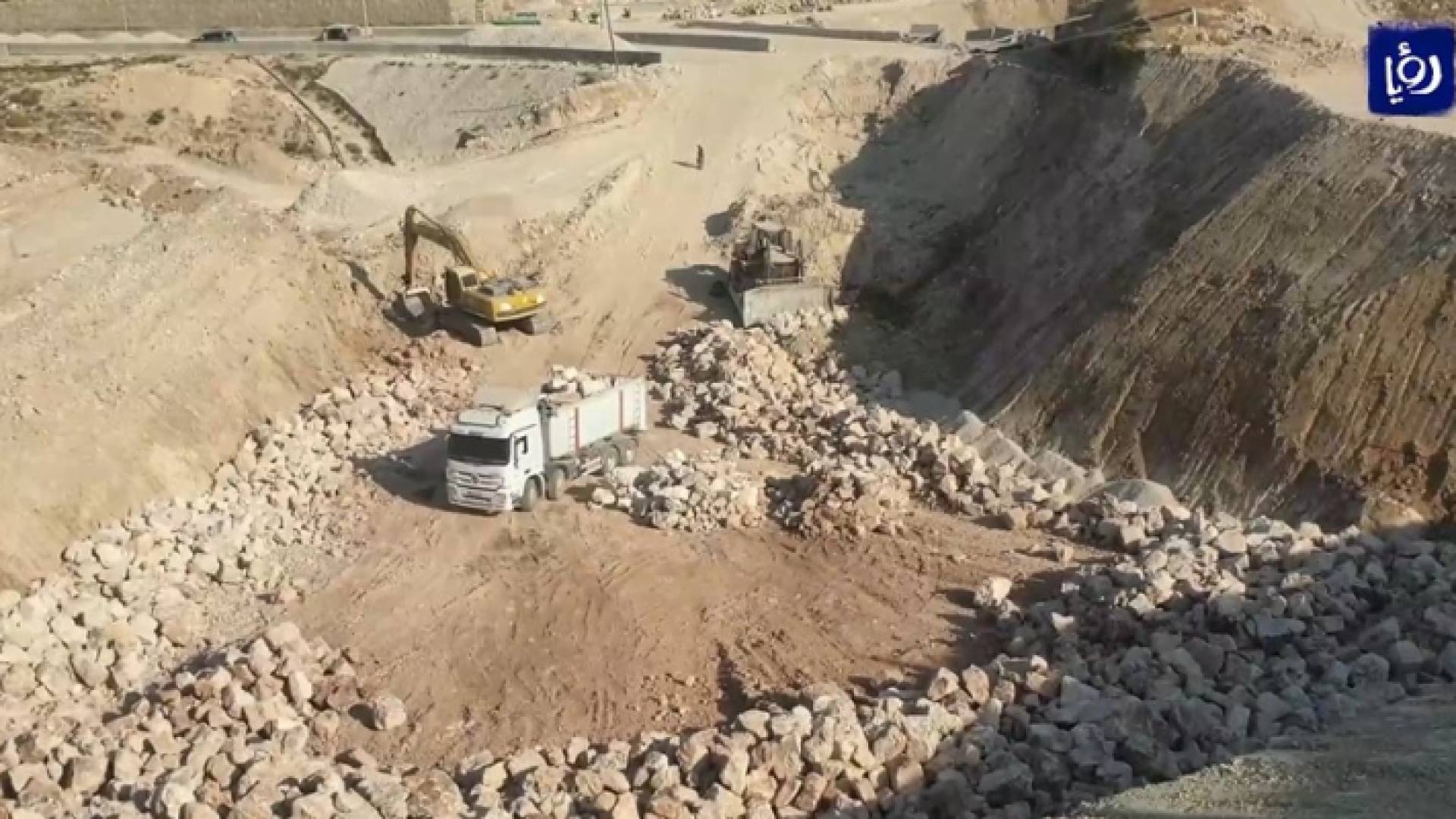 طريق دير أبي سعيد - سموع تحت الإنشاء