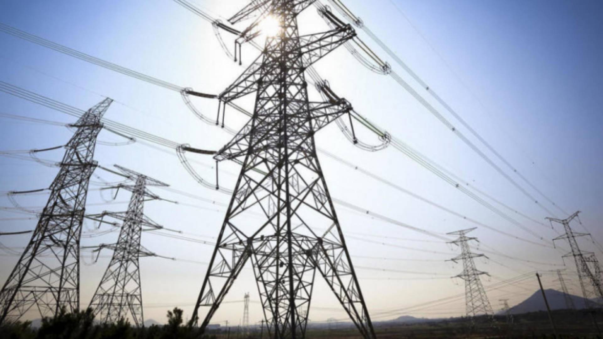 أعمدة كهرباء