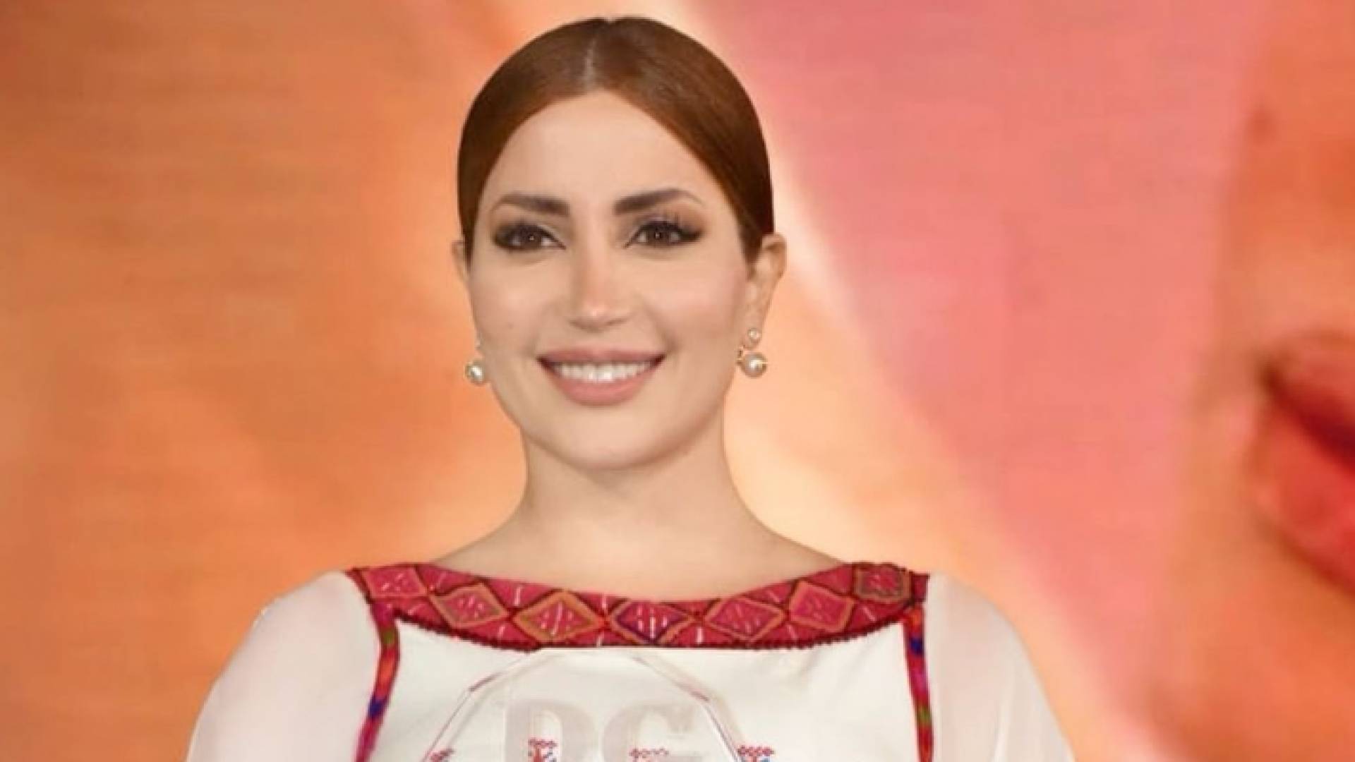 الفنانة السورية نسرين طافش