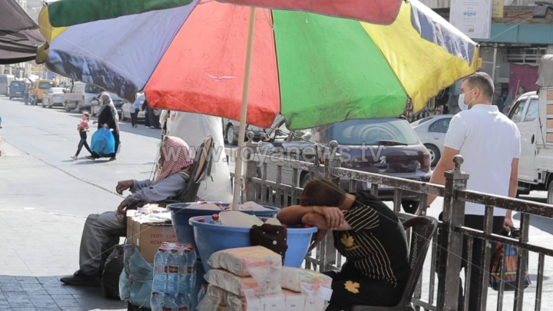 بائع مياه باردة في إحدى شوارع العاصمة عمان