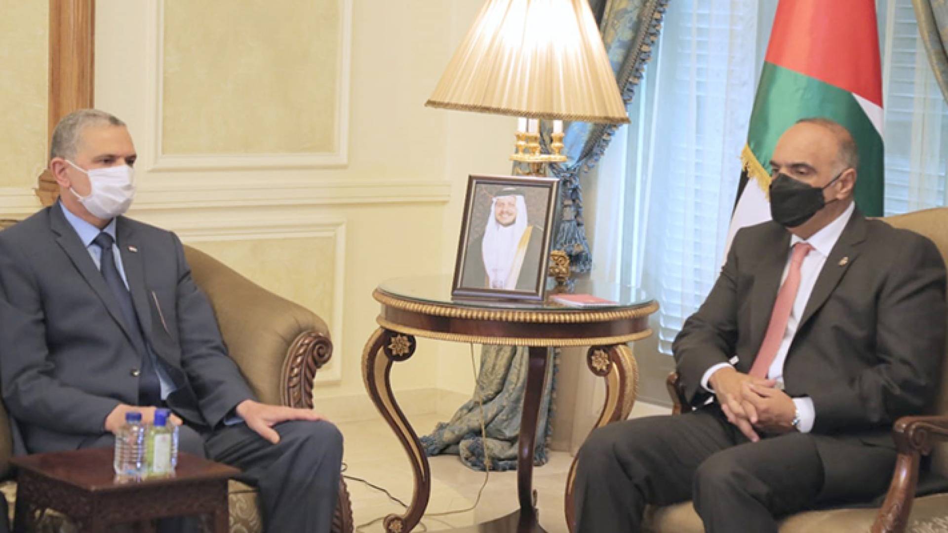 رئيس الوزراء خلال اجتماعه مع وزير الداخلية العراقي