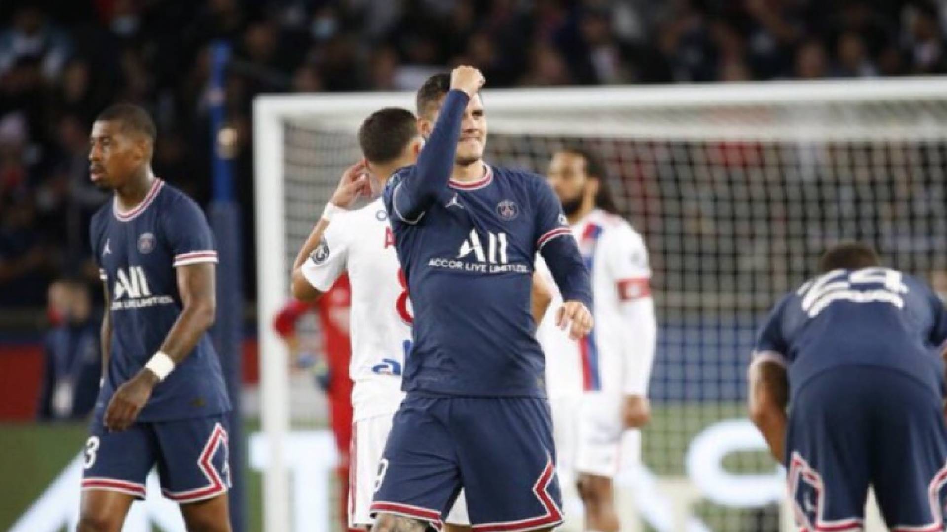باريس يصعق ليون بهدف قاتل