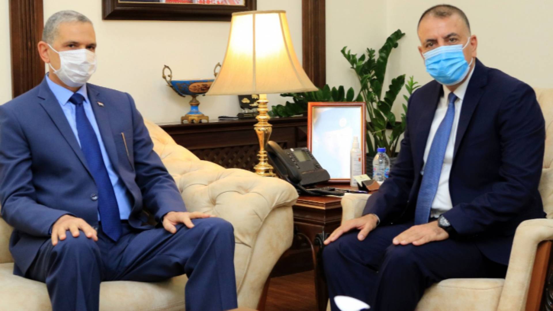 وزير الداخلية يلتقي نظيره العراقي