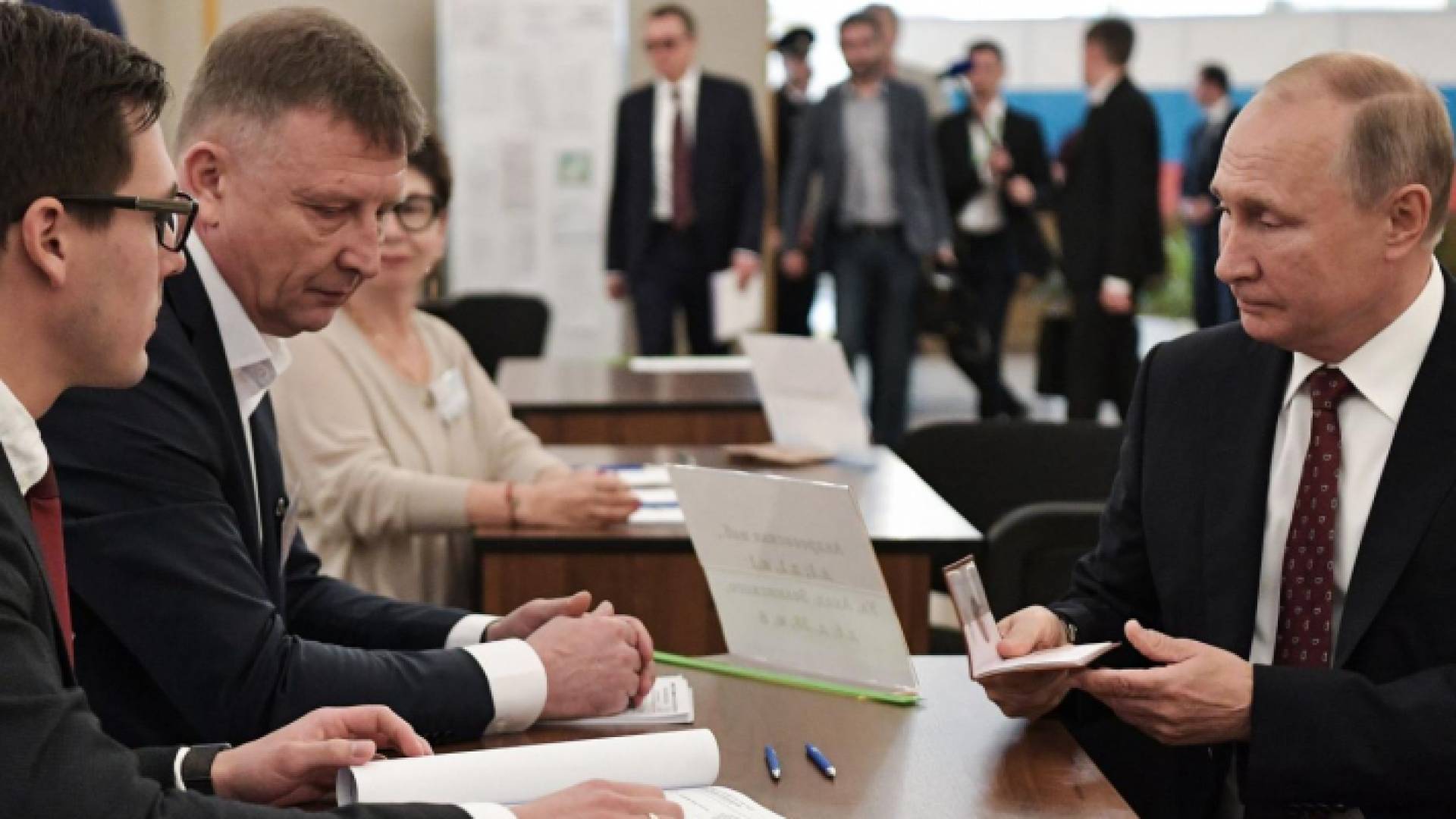 الحزب الحاكم في روسيا يعلن فوزه بأغلبية ا