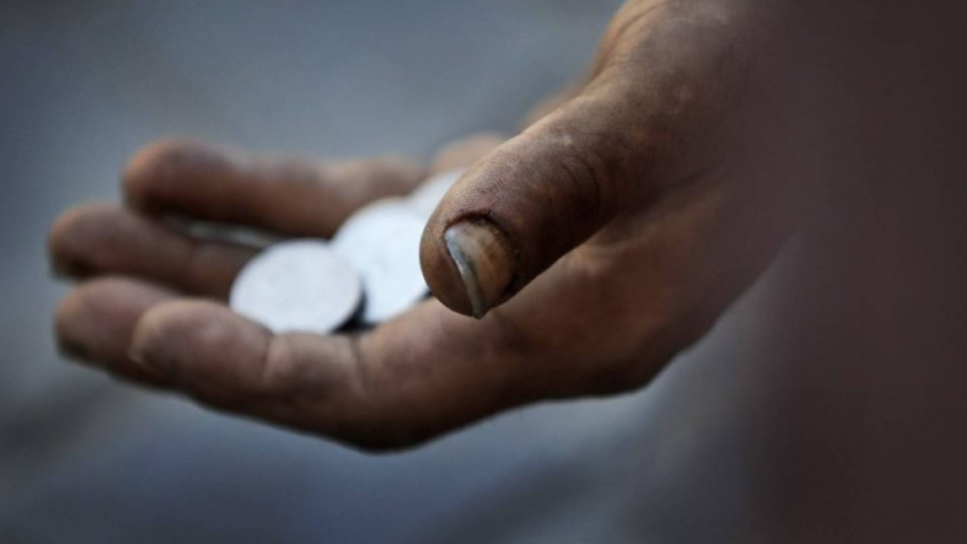 تمنت الوزارة على المواطنين المساهمة في مكافحة التسول