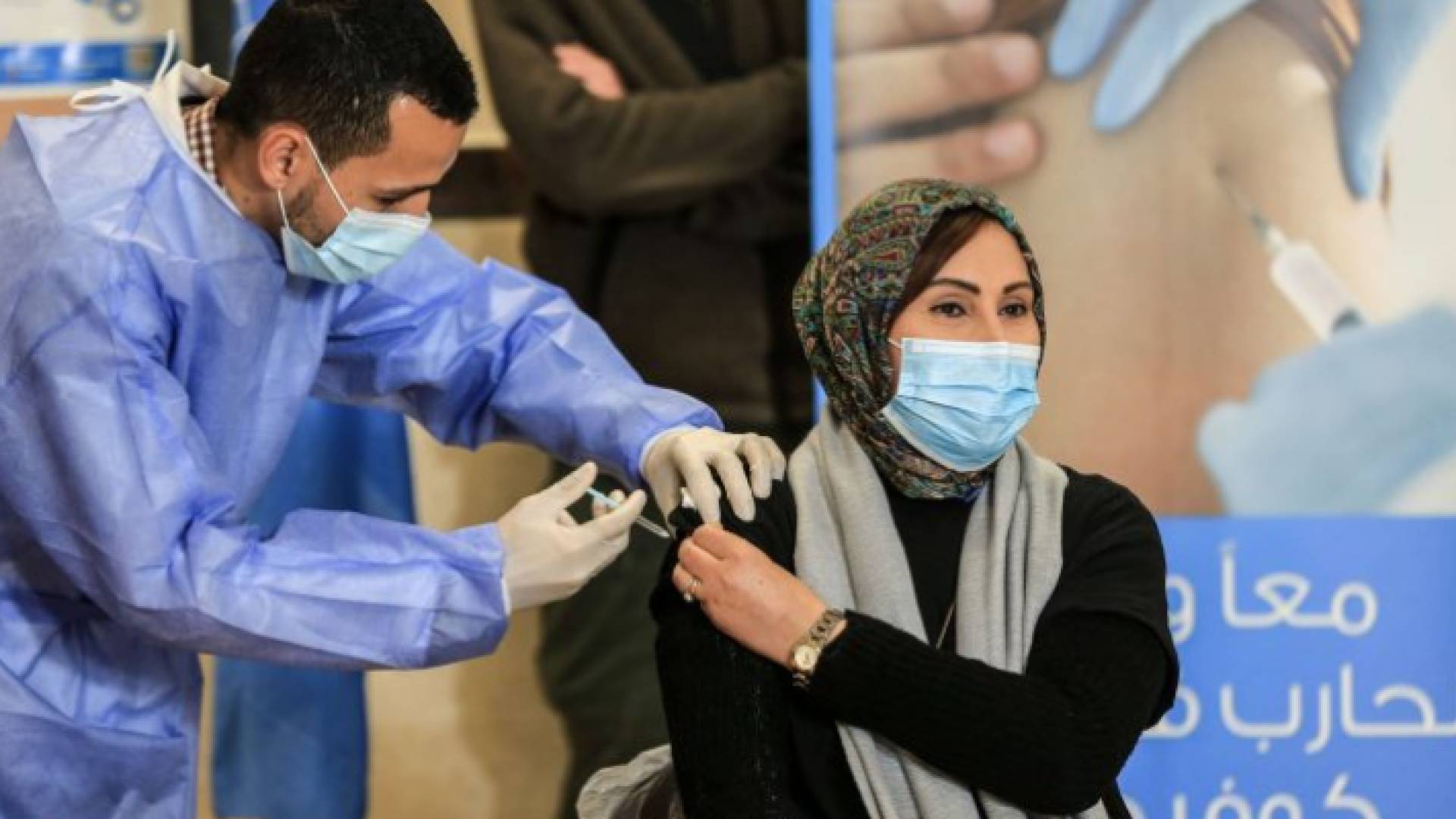استمرار حملة التطعيم ضد كورونا في فلسطين