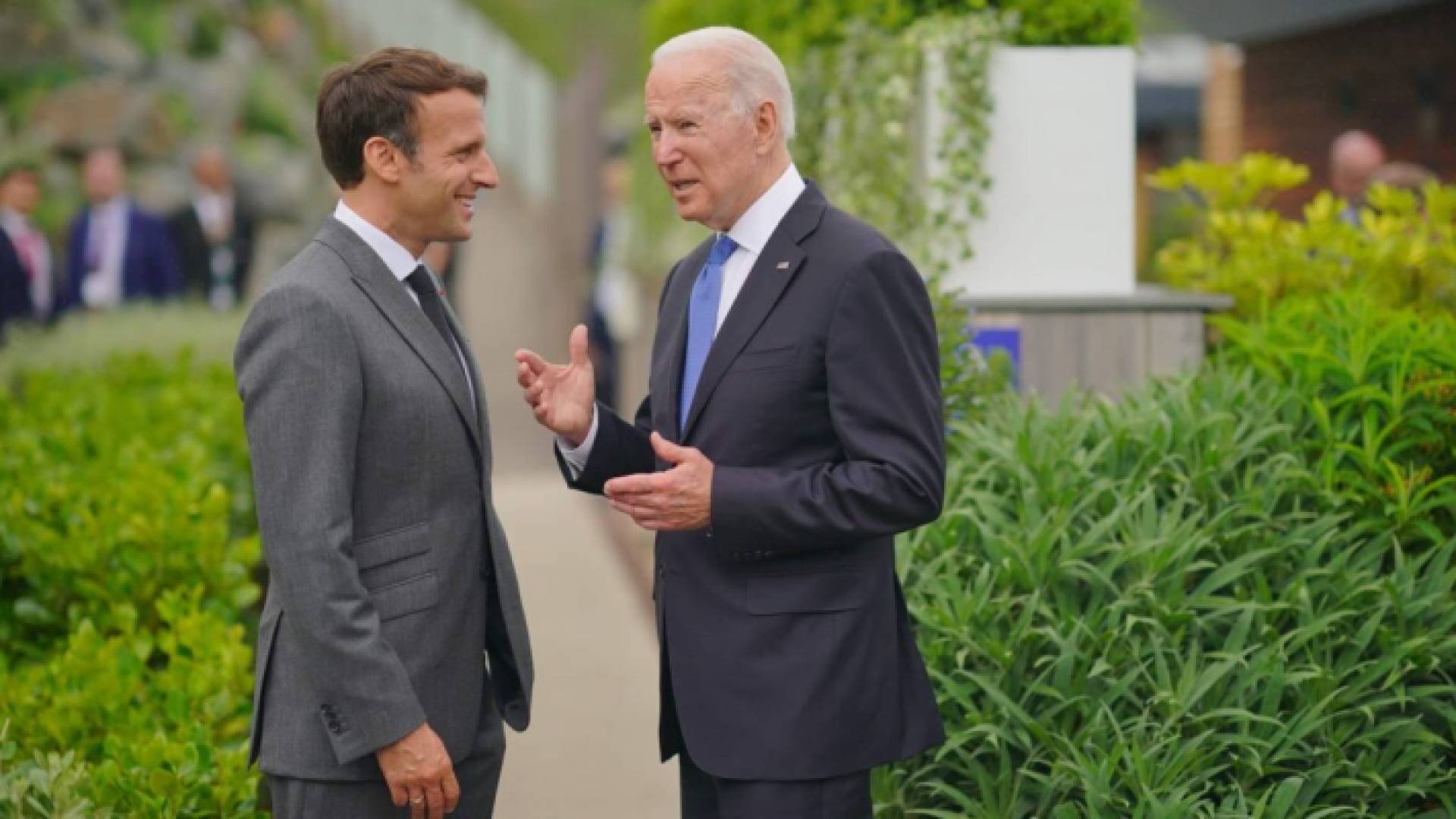 الرئيسان الفرنسي أيمانويل ماكرون والأمريكي جو بايدن