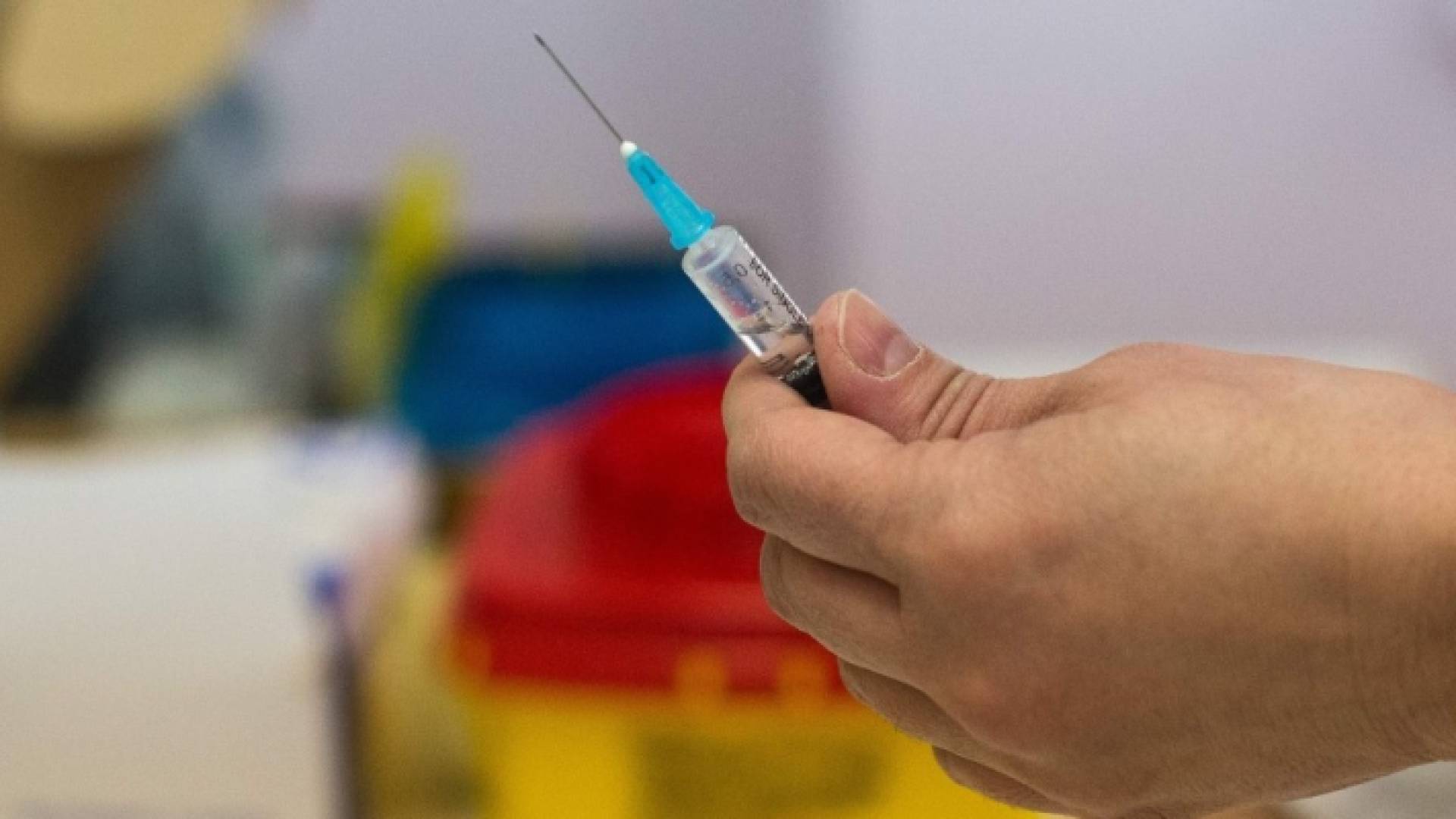 حقنة من لقاح كورونا