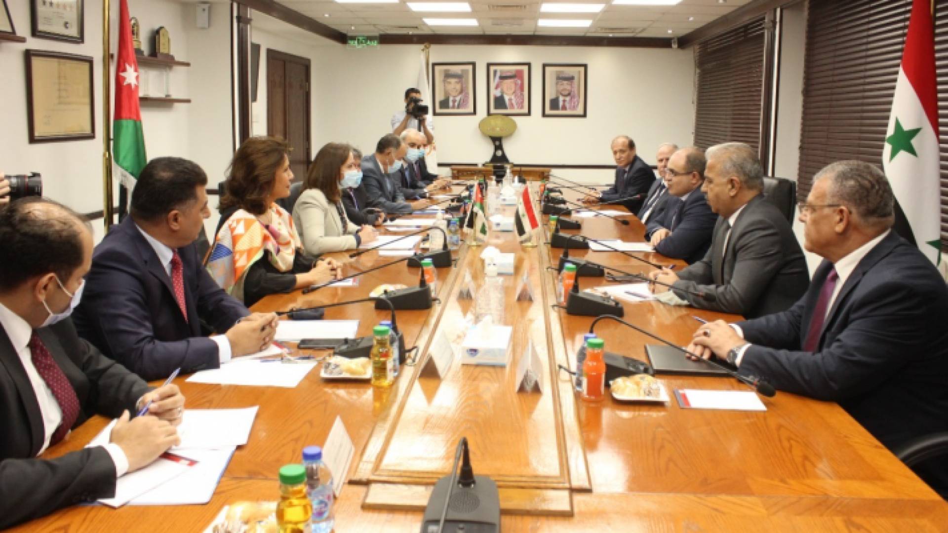 جانب من الاجتماعات