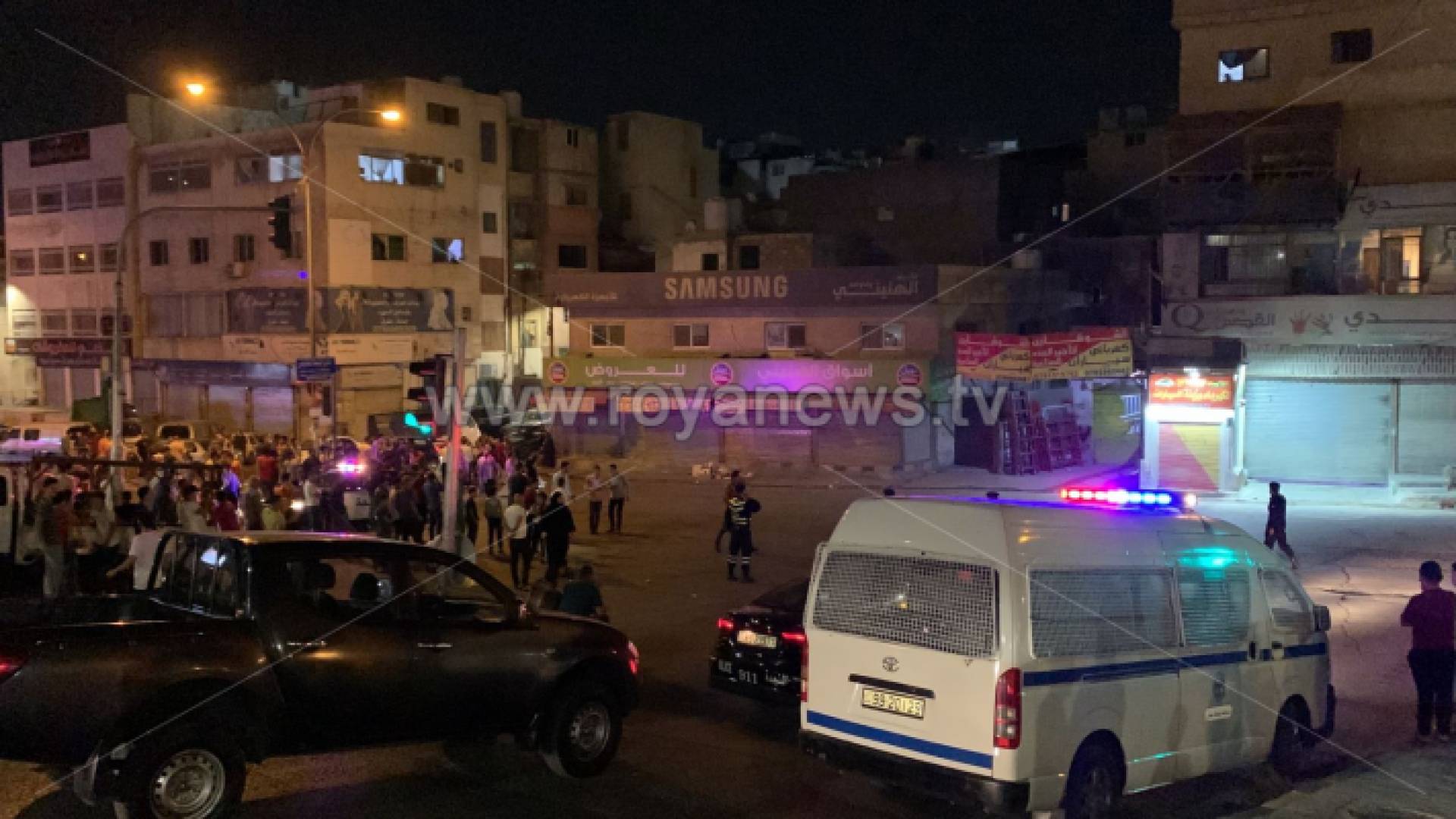 من منطقة شارع الأردن مكان تواجد العمارة المتصدعة