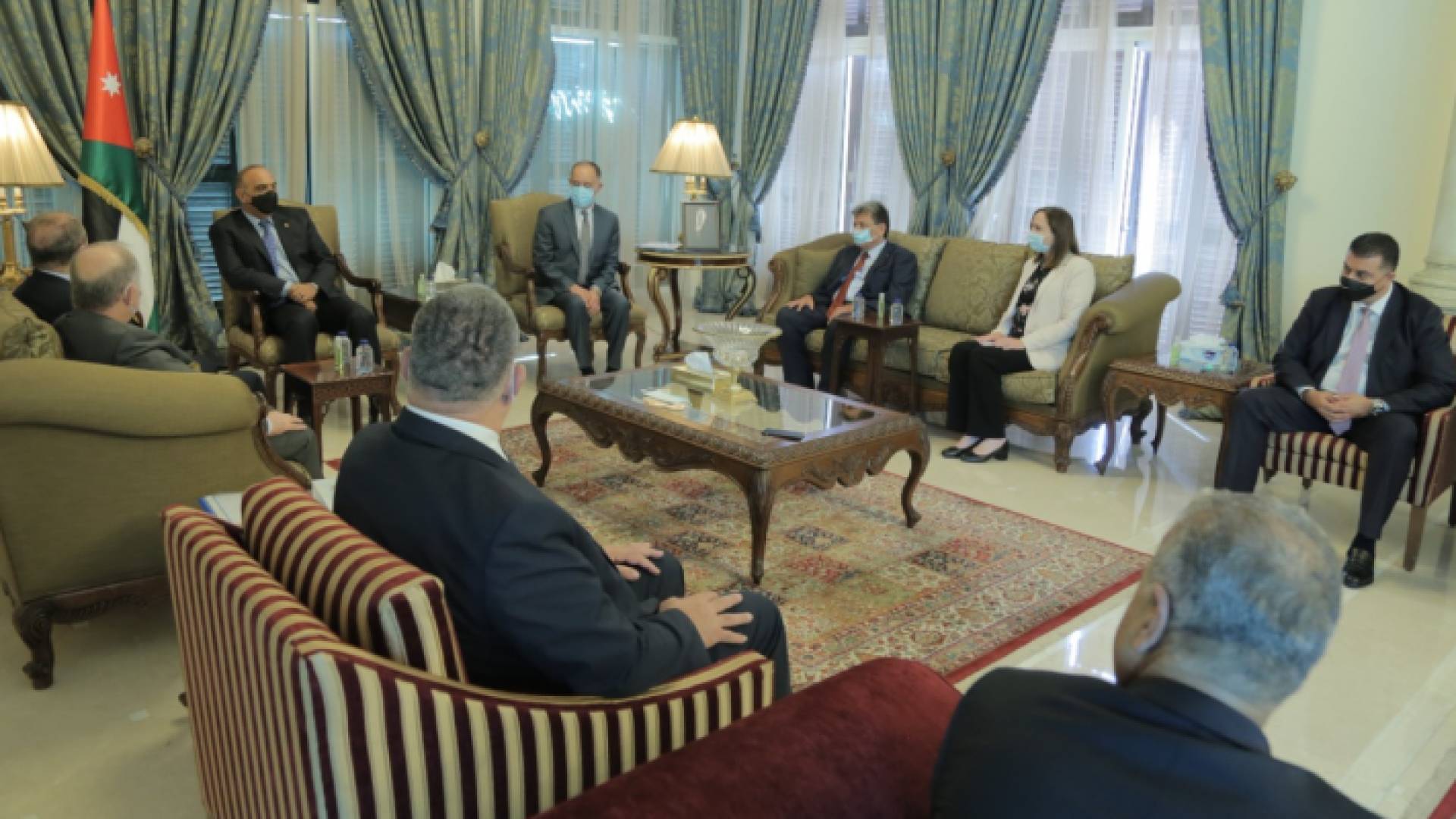 من استقبال رئيس الوزراء الوفد الوزاري السوري