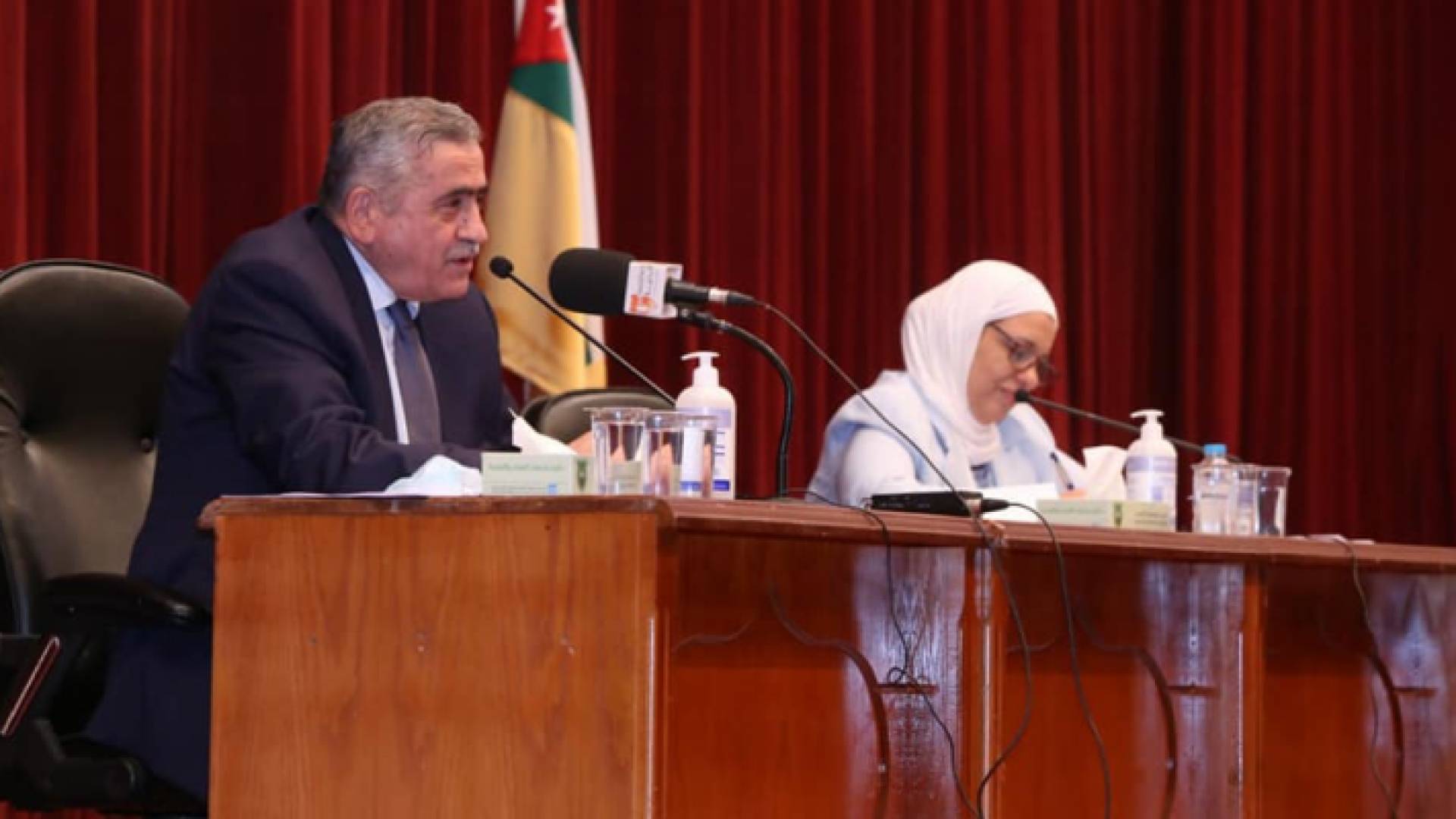 رئيس الجامعة الأردنية الدكتور نذير عبيدات