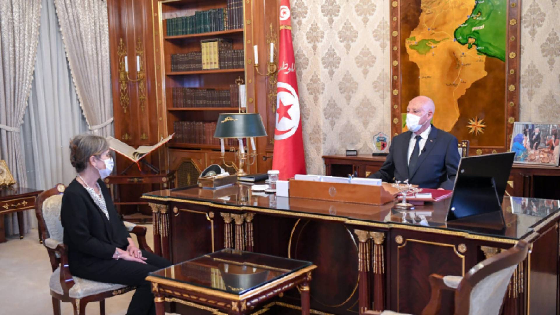 الرئيس التونسي قيس سعيد ورئيسة الوزراء المكلفة نجلاء بودان