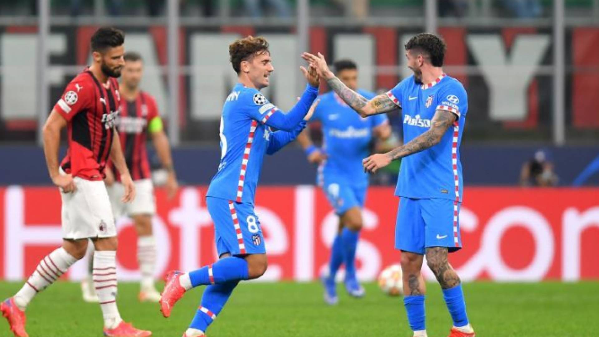 أتلتيكو مدريد يعاقب ميلان بثنائية قاتلة