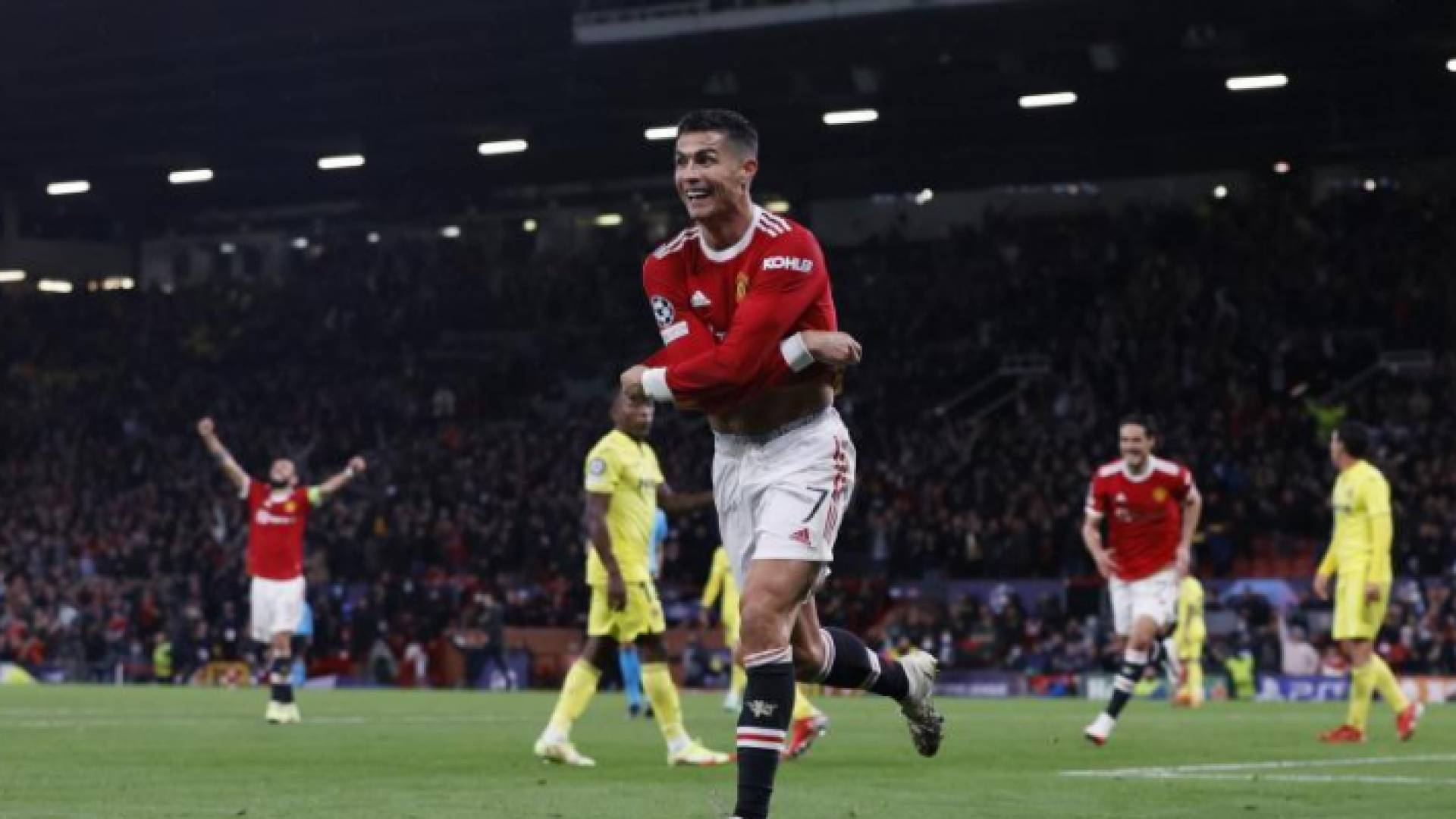 رونالدو يهدي مانشستر يونايتد الفوز باللحظات الأخيرة