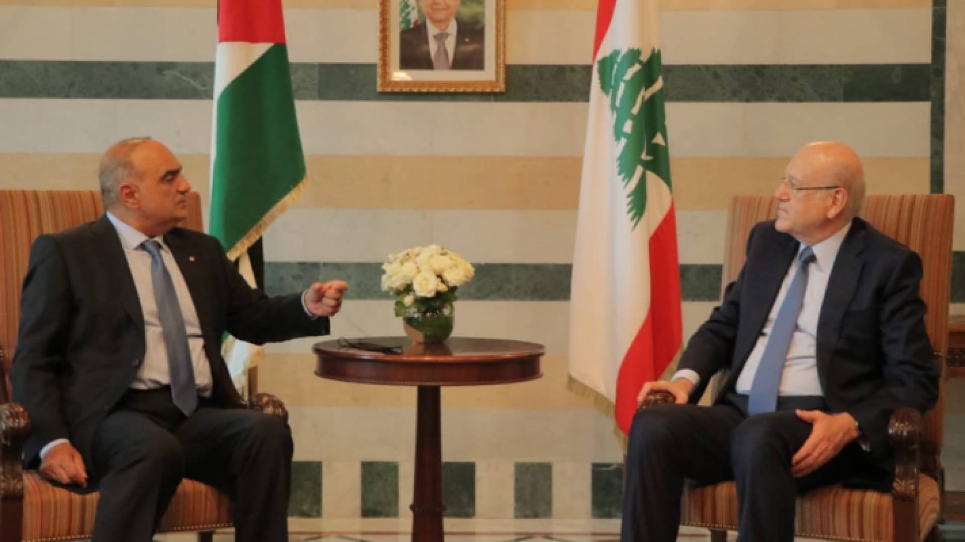 رئيس الوزراء الدكتور بشر الخصاونة مع رئيس الوزراء اللبناني نجيب ميقاتي