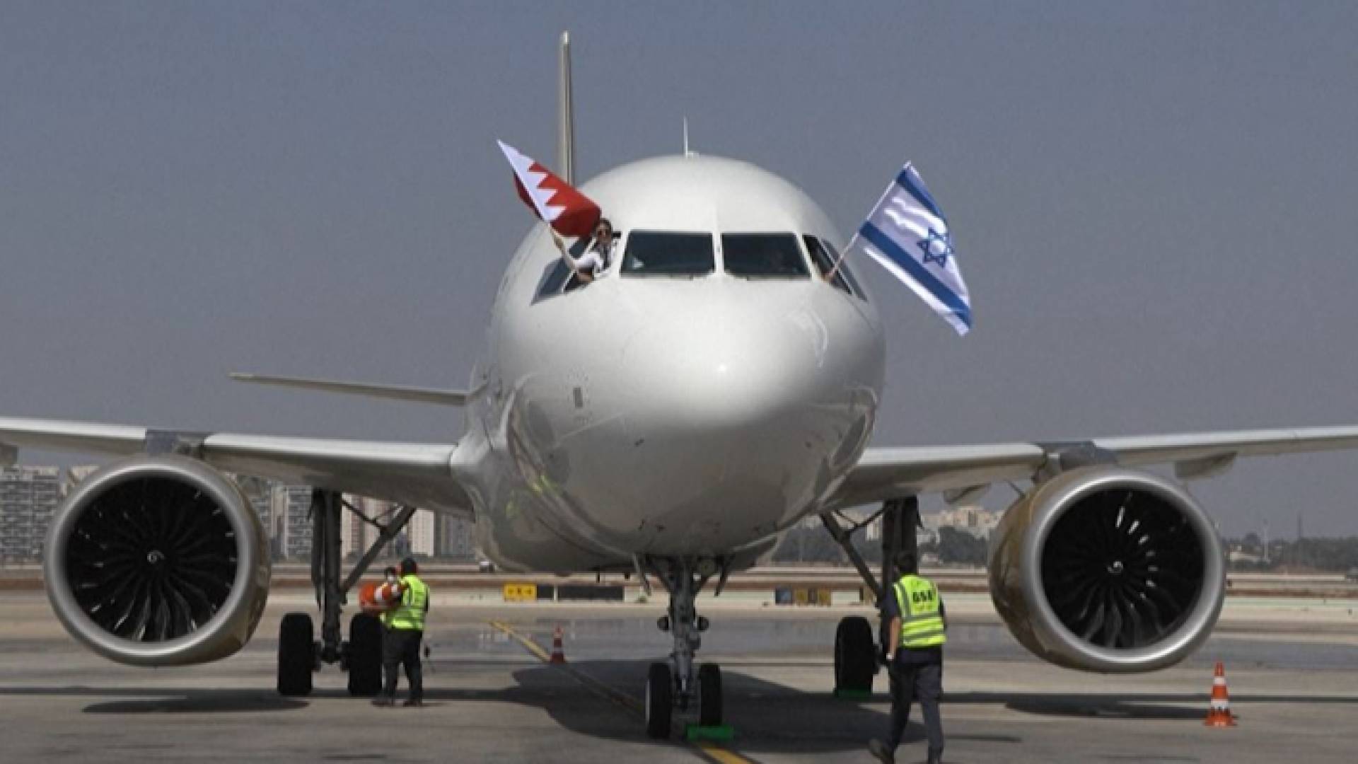 أول رحلة جوية تجارية بحرينية تهبط في مطار تل أبيب