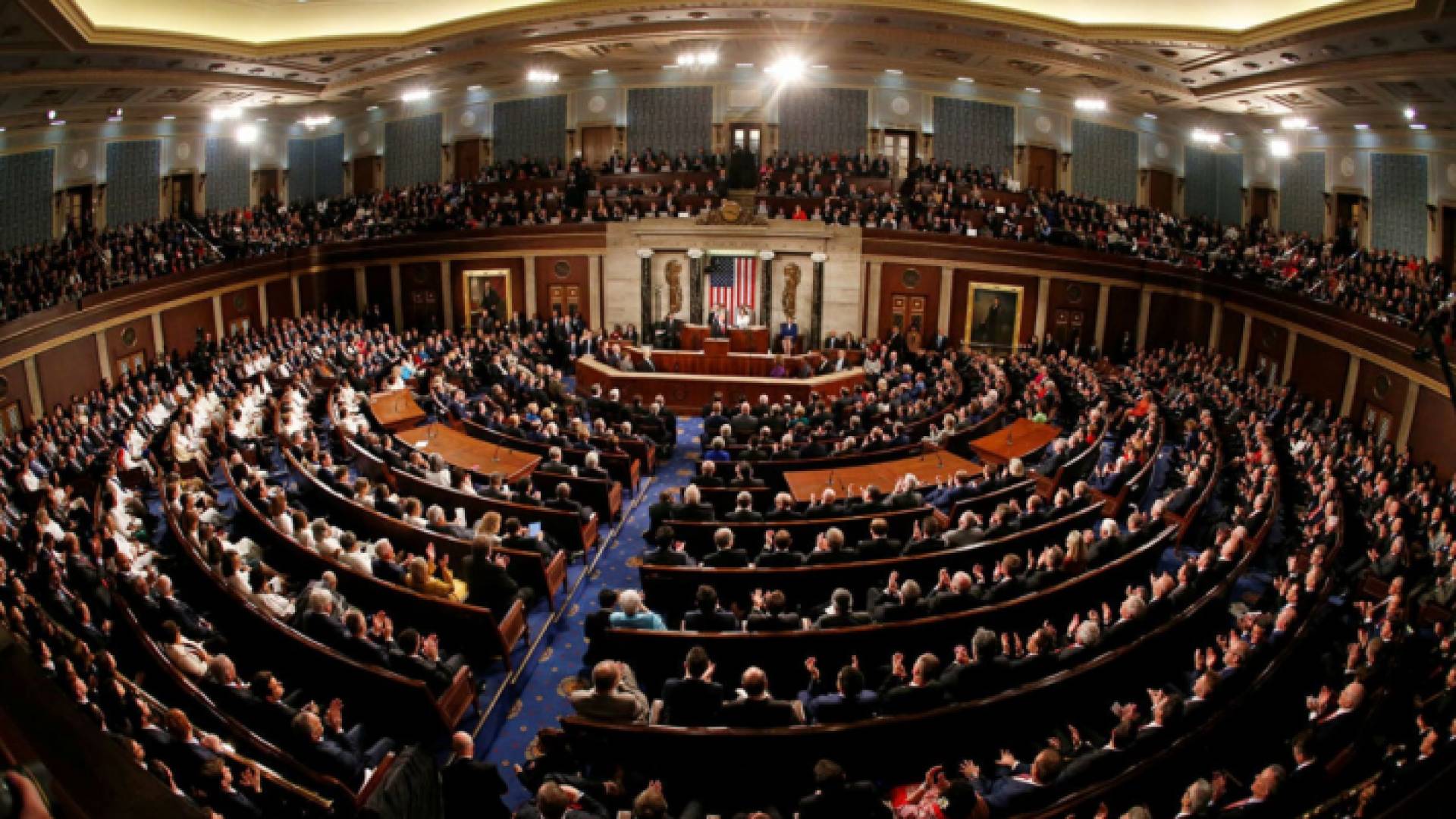 أمريكا تقر ميزانية مؤقتة تجنبها شلل الإدارات الفدرالية