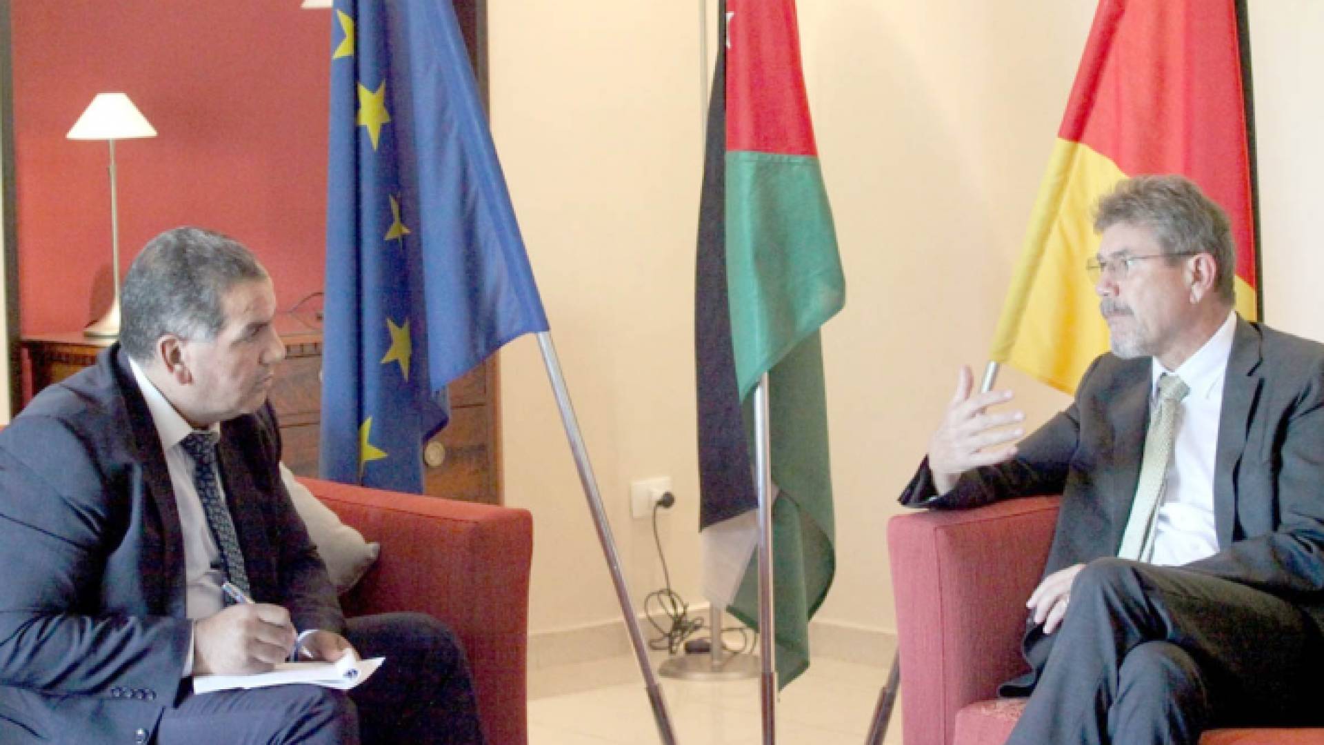 خلال مقابلة السفير الألماني