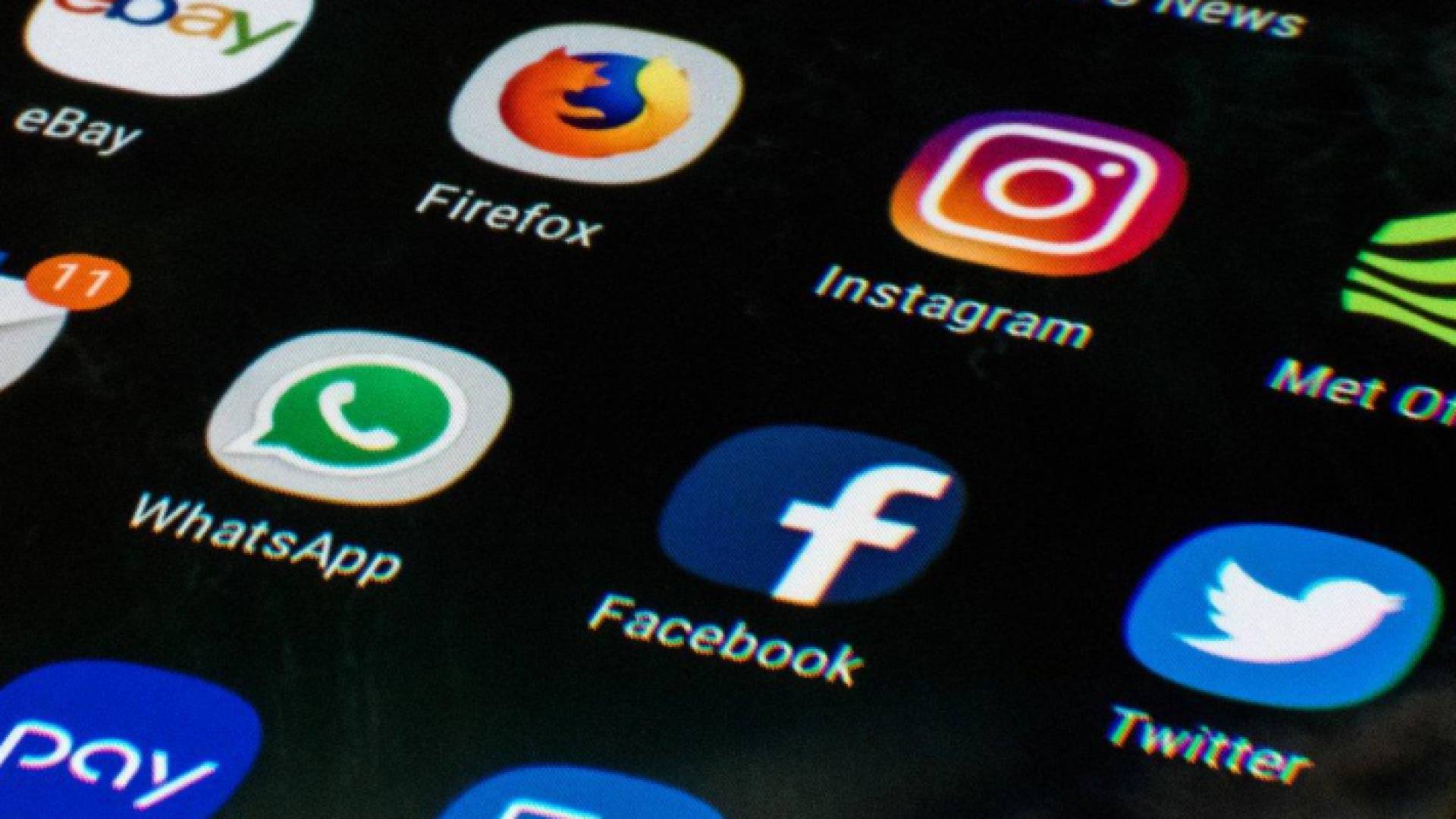 تطبيقات مواقع التواصل