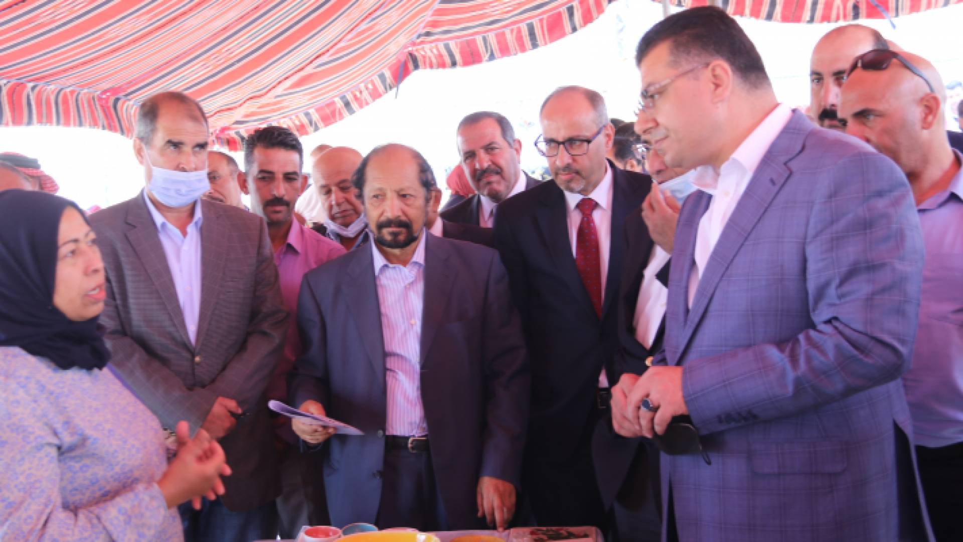 جانب من مشاركة وزير الزراعة في مهرجان موسم الرمان