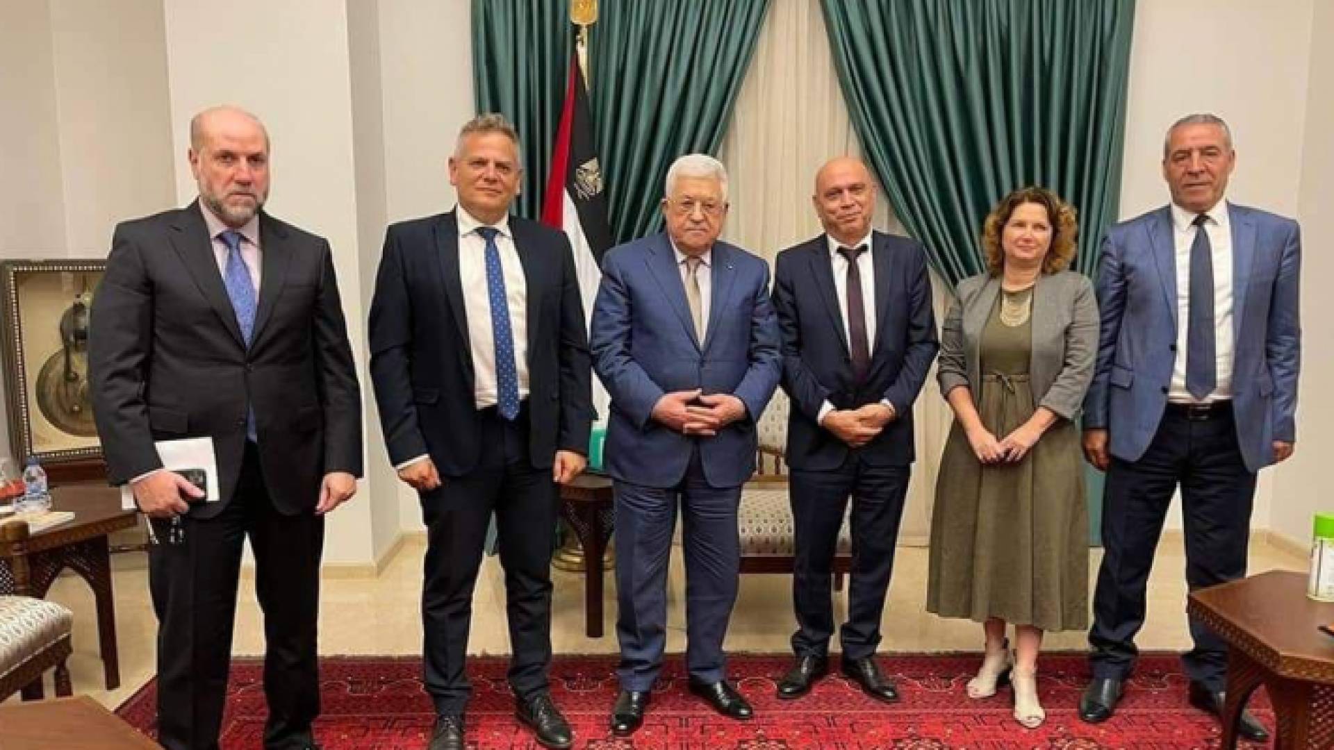 عباس يستقبل وفدا من الاحتلال الإسرائيلي برئاسة وزير الصحة