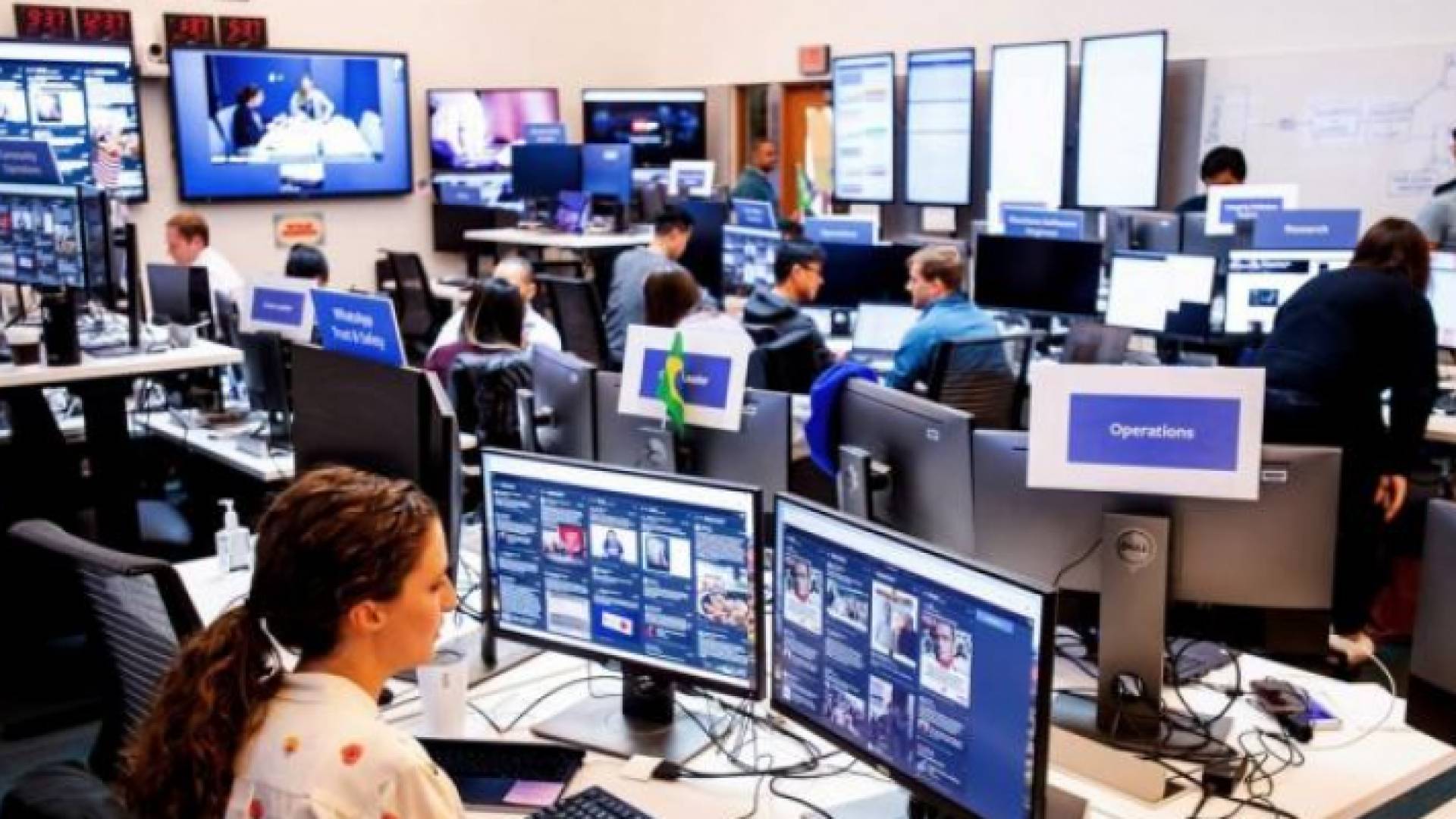 وول ستريت جورنال: فيسبوك أجرت تغييرا في معلومات توجيه الشبكة