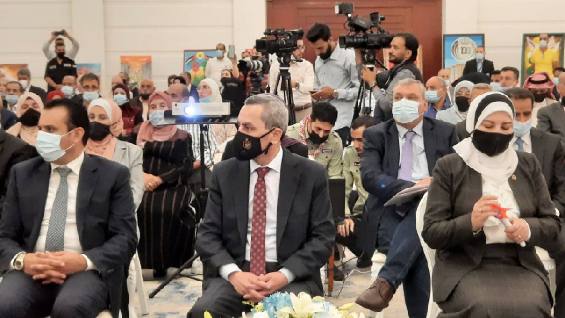 خلال حفل تكريم عدد من المعلمين والمعلمات في نادي معلمي عمان