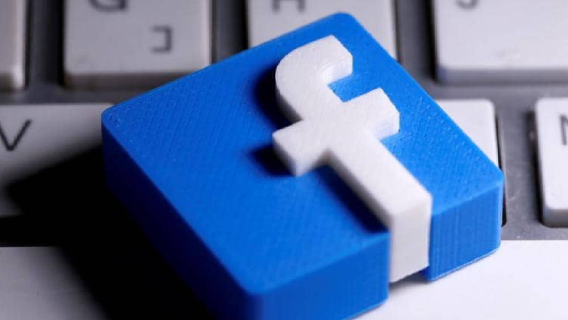 نيويورك تايمز: طاقم مصغر من فيسبوك يحاول إعادة برمجة خوادم الشركة يدويا