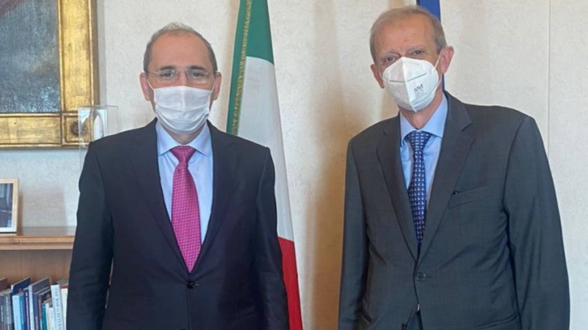 الصفدي ورئيس لجنة الشؤون الخارجية في مجلس النواب الإيطالي بييرو فاسينو