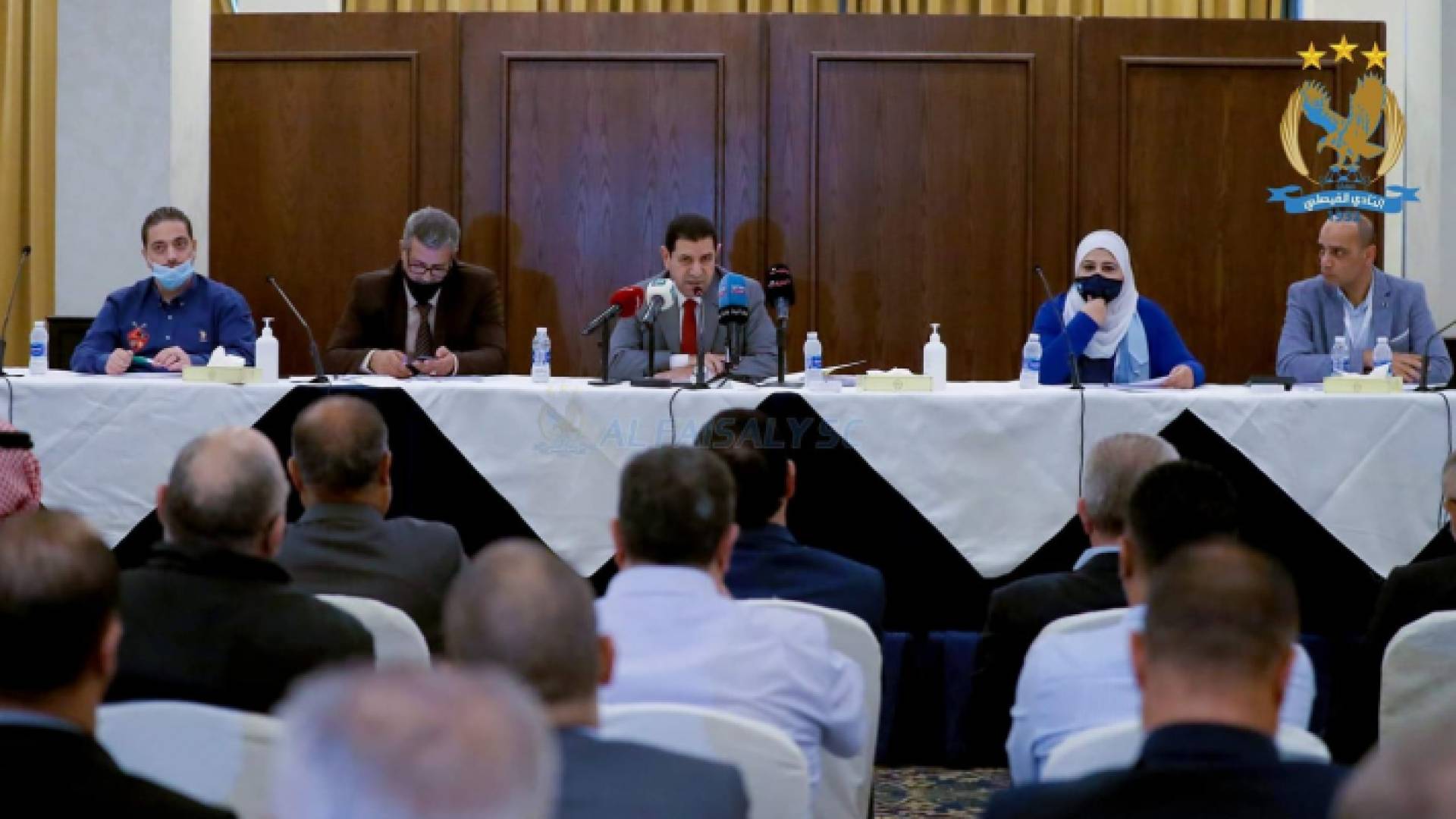 جانب من اجتماع الهيئة العامة للنادي الفيصلي