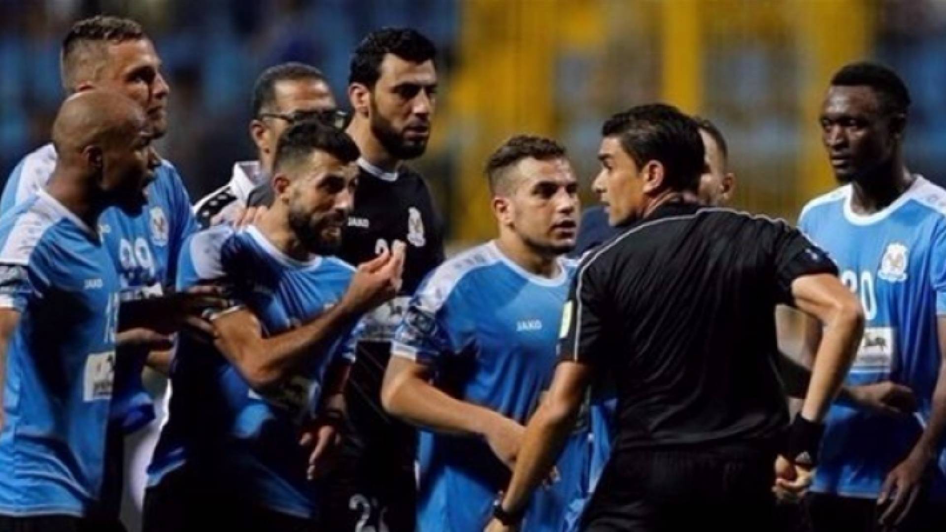 من مباراة الفيصلي والترجي التونسي التي أدارها الحكم المصري إبراهيم نورالدين