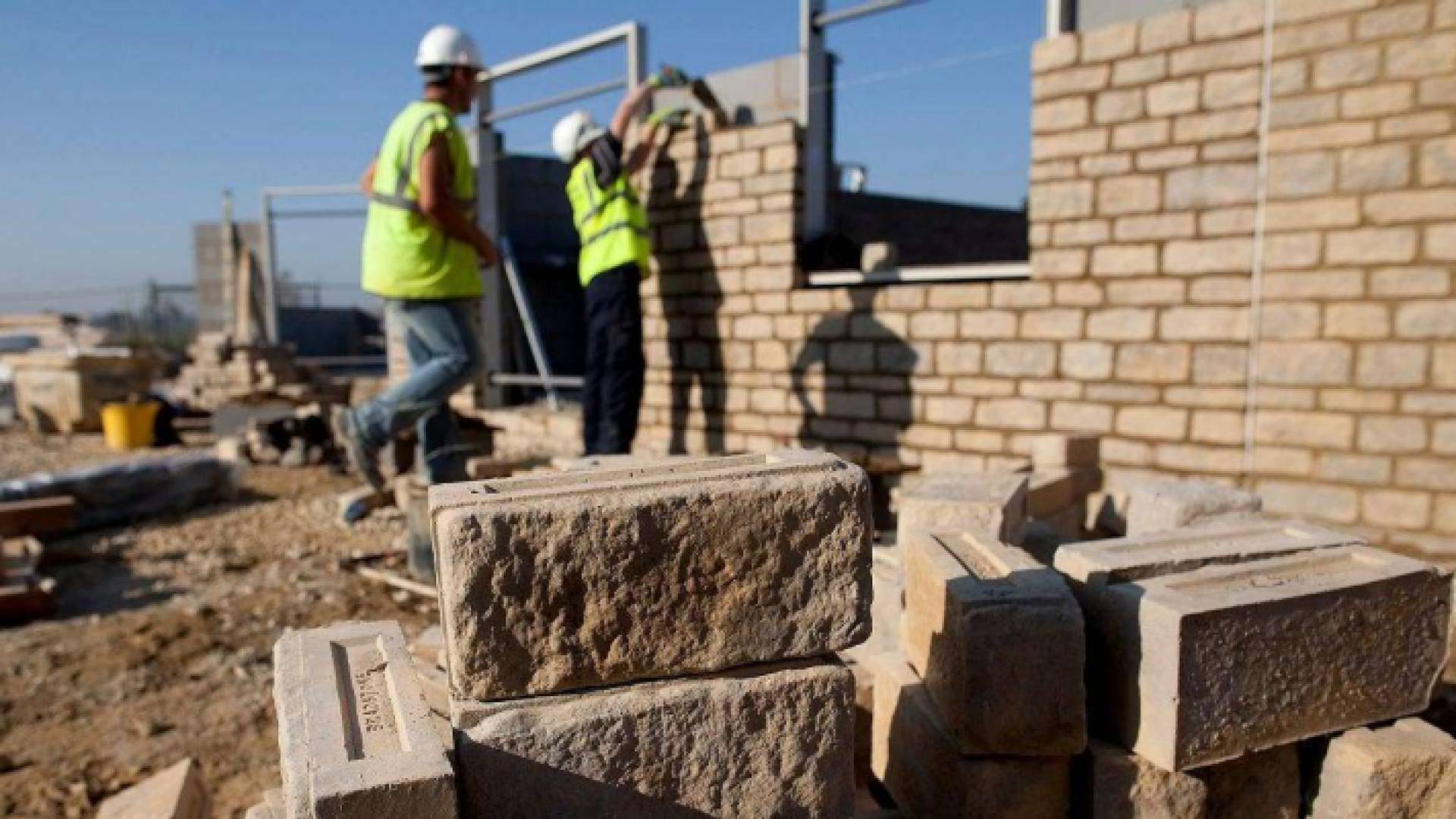 الشونة الشمالية.. صندوق الزكاة يوافق على بناء 10وحدات سكنية للأسر العفيفة