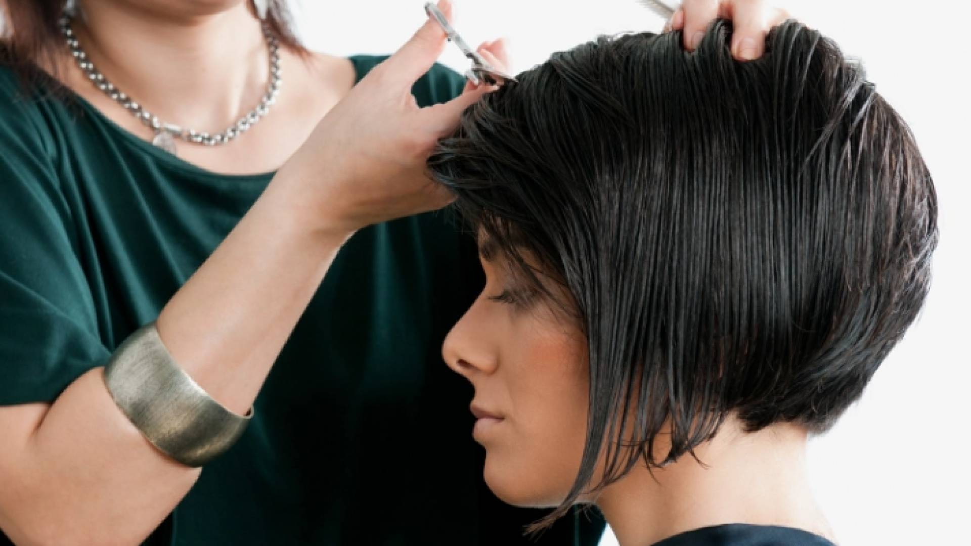 قص الشعر شكل من أشكال الرعاية الذاتية