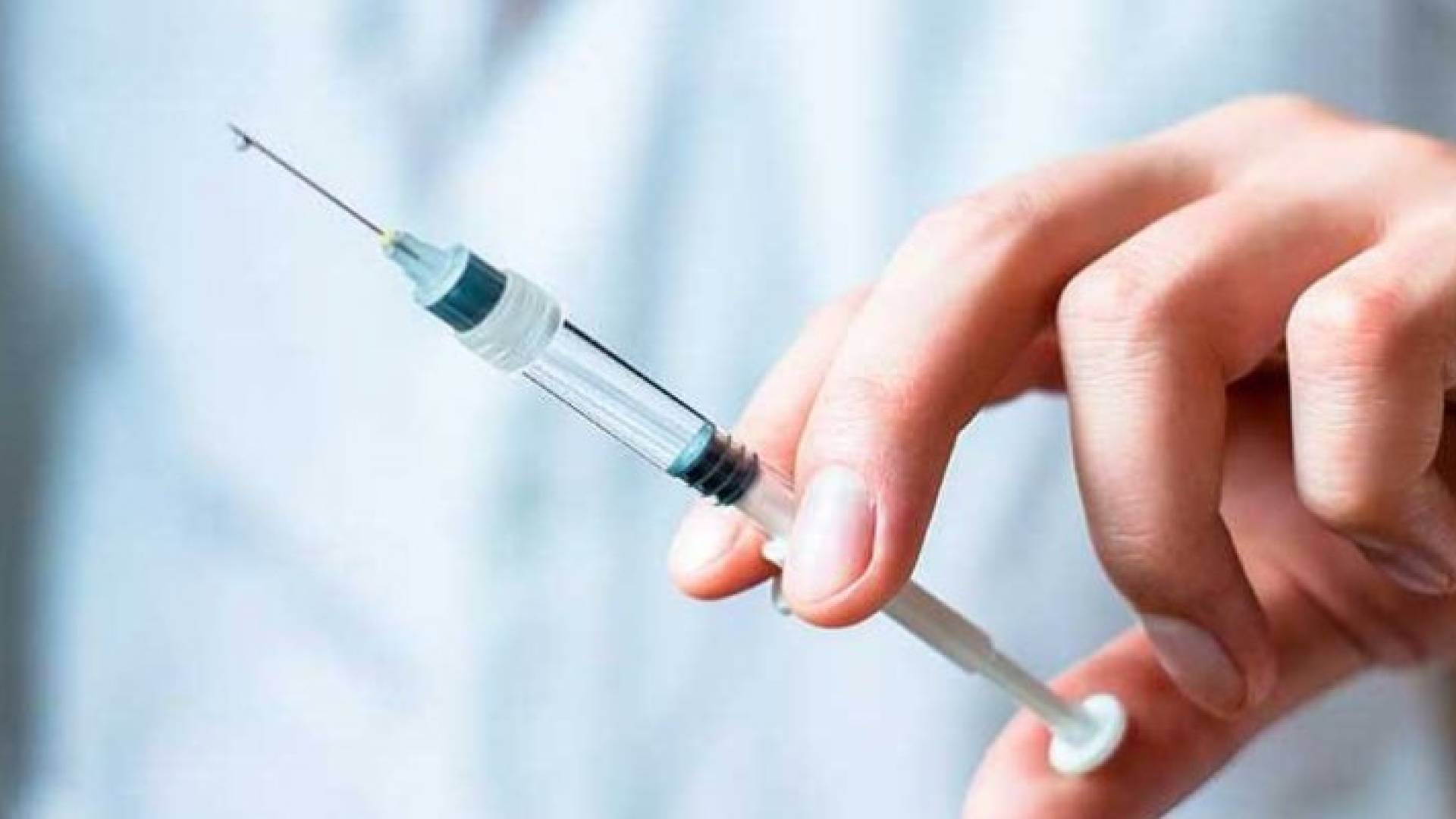 حقنة من لقاح كورونا