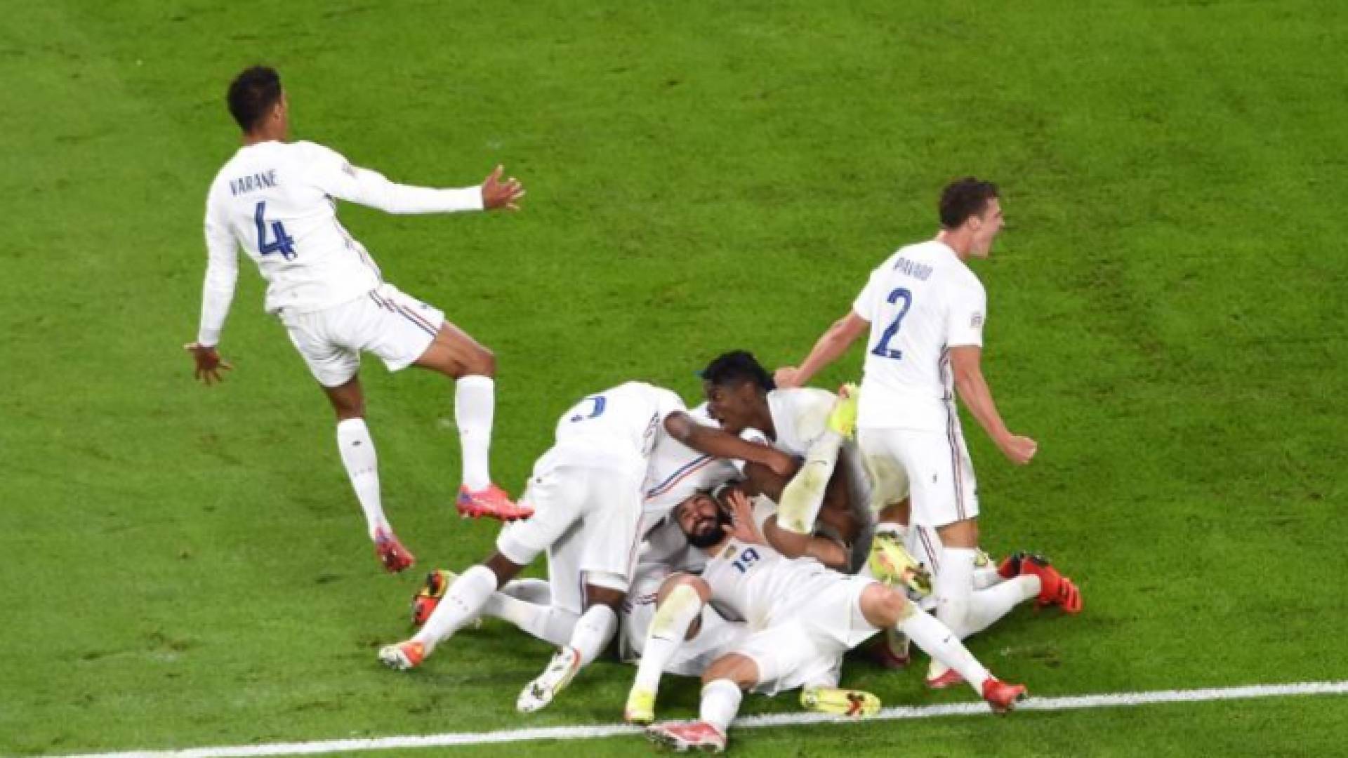 فرنسا تقلب تأخرها لانتصار درامي على بلجيكا