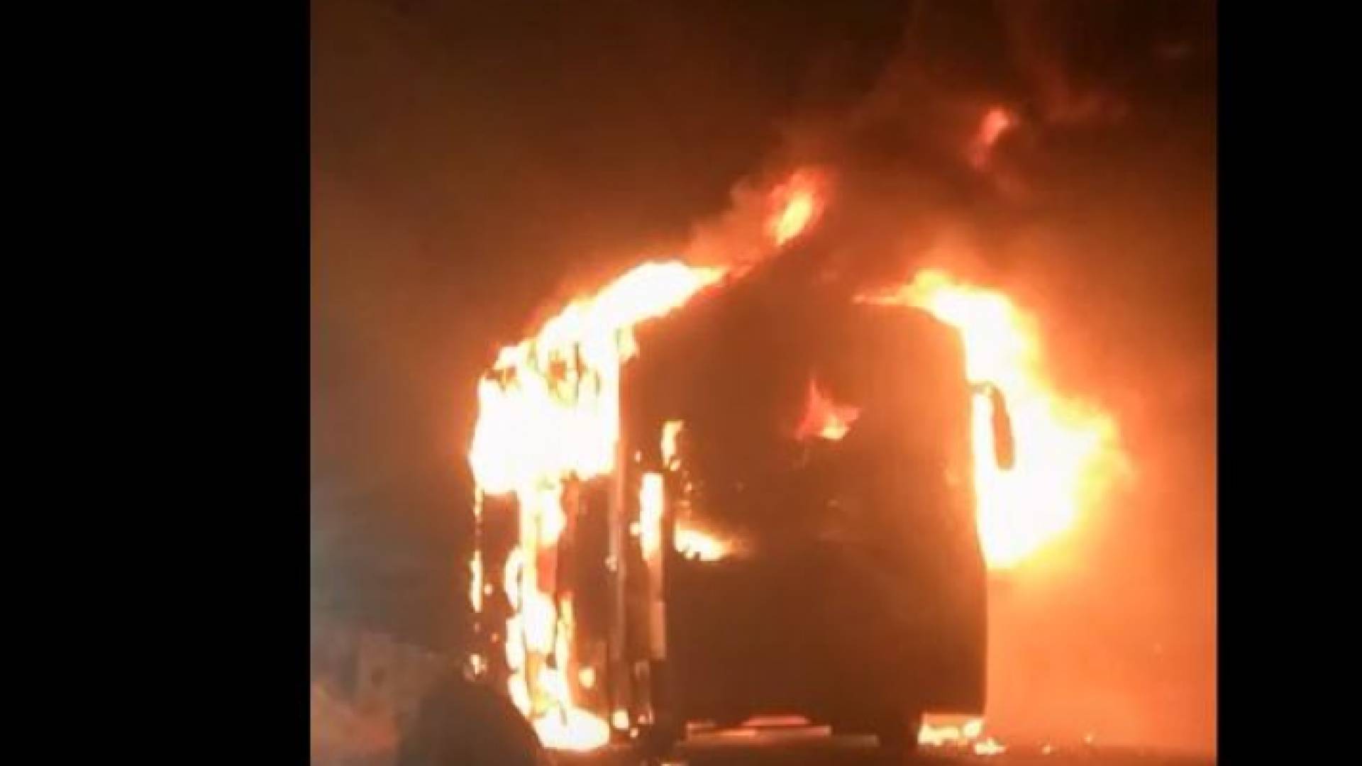 احتراق حافلة ركاب "50 راكب" في وادي اليتم ولا إصابات