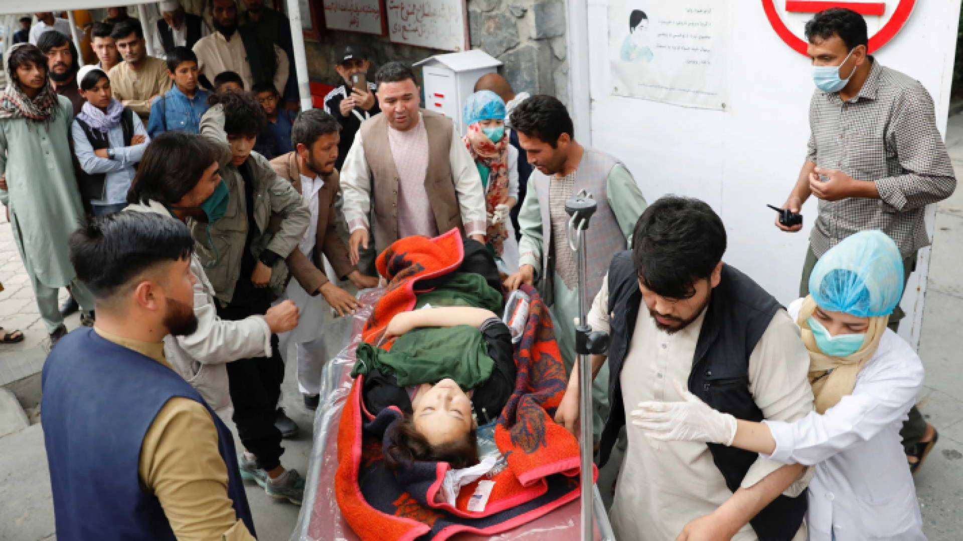 إسعاف سيدة في أفغانستان