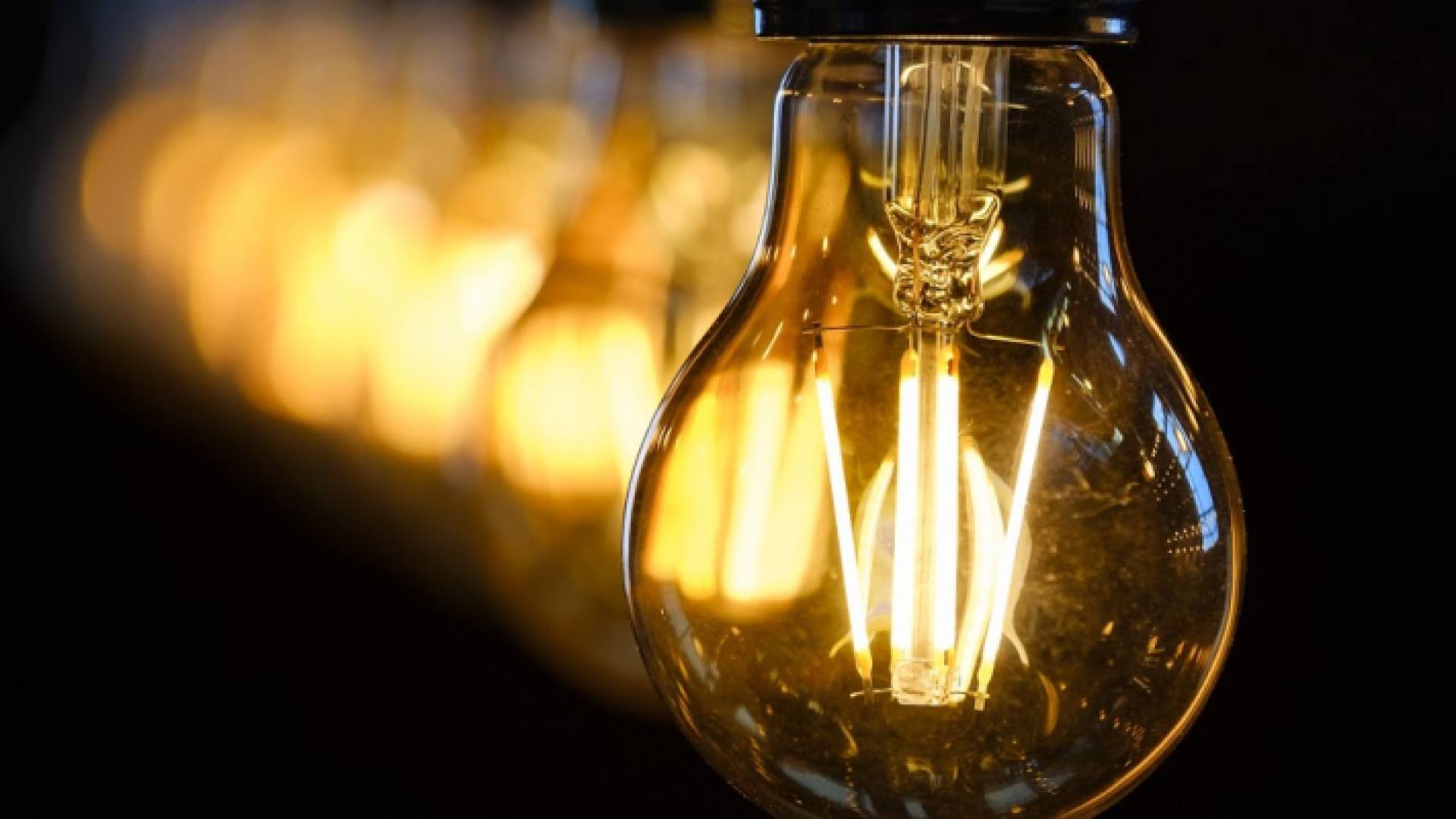 عودة شبكة الكهرباء اللبنانية إلى ما كانت عليه قبل انقطاعها