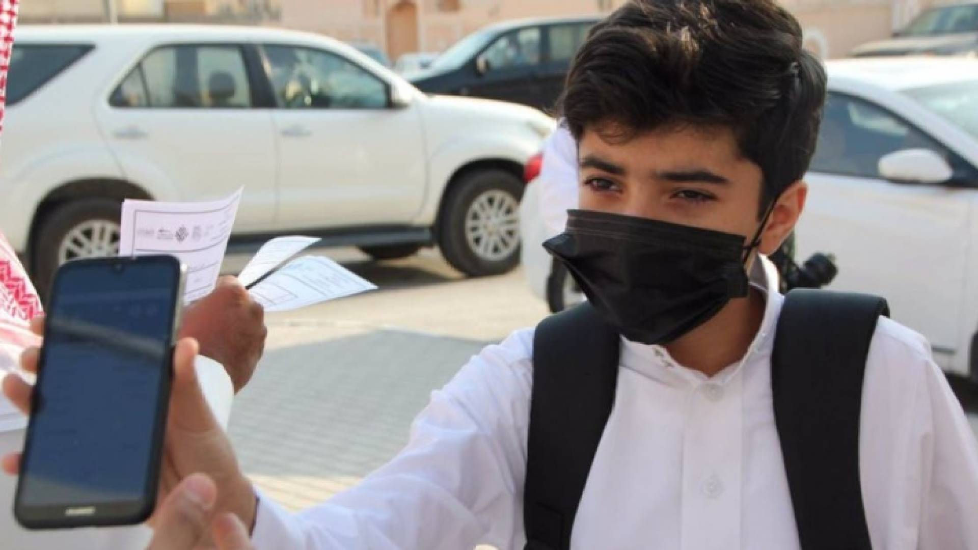 السعودية: بدء اشتراط التحصين بجرعتين لدخول المنشآت واستخدام النقل العام