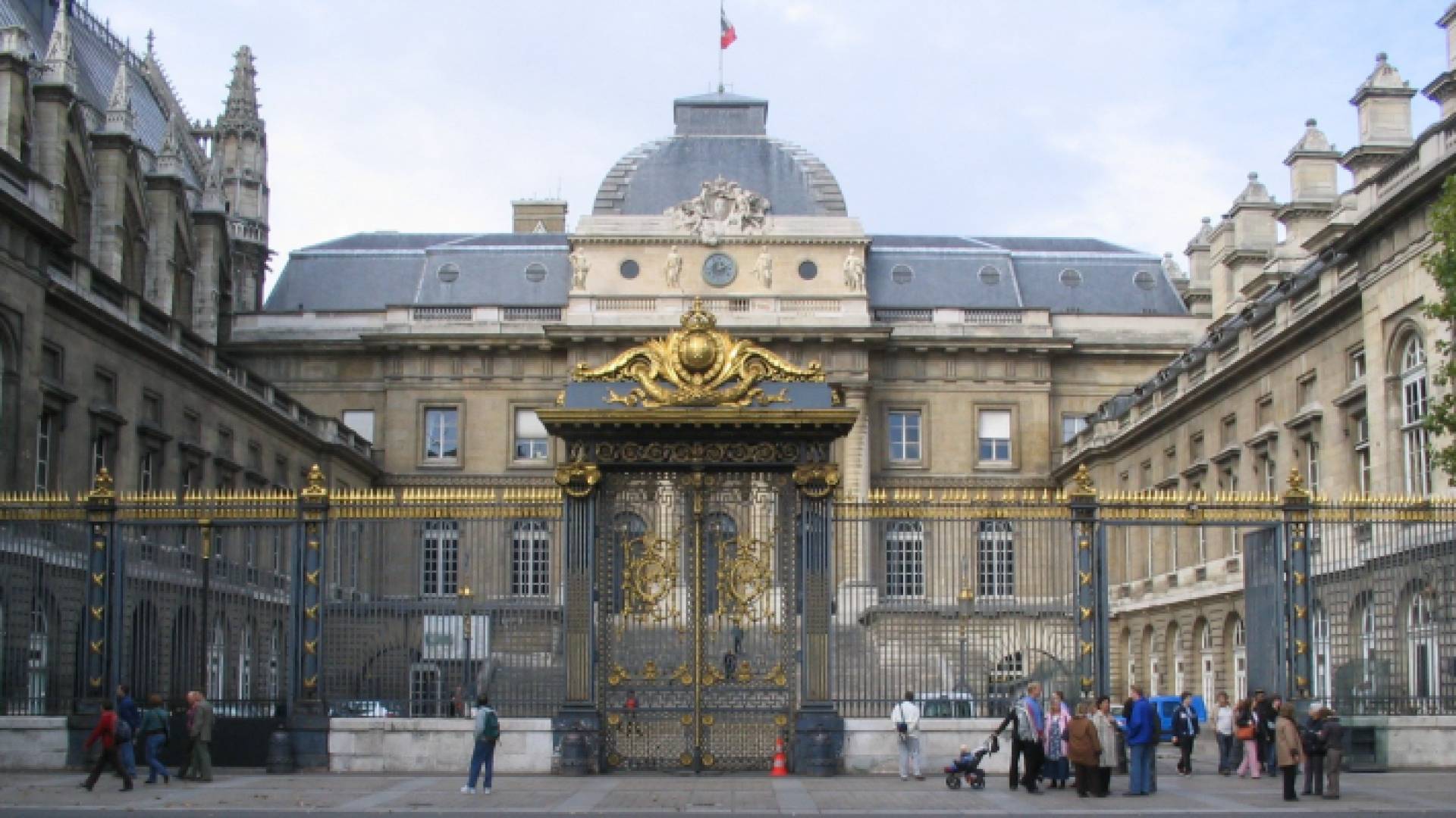 القضاء الفرنسي