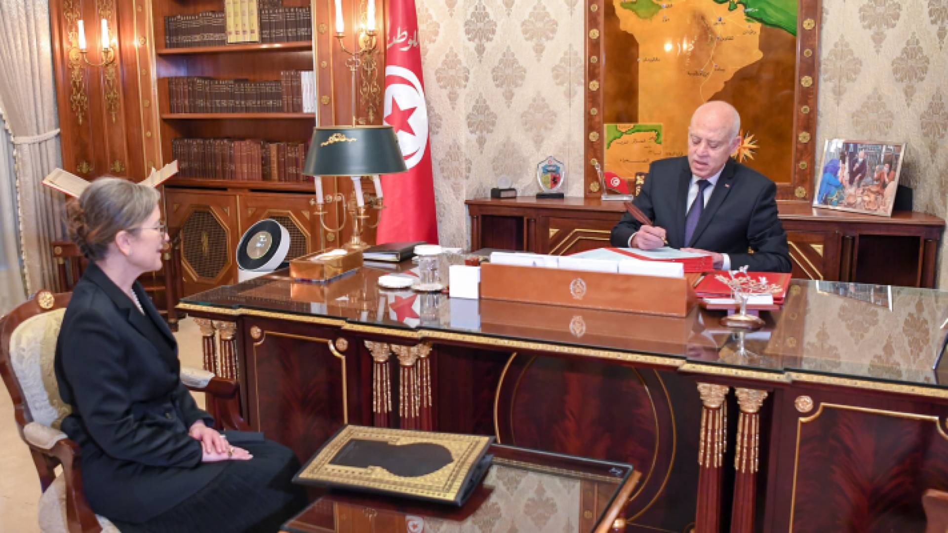 الرئيس التونسي قيس سعيّد ورئيسة الحكومة المكلفة نجلاء بودن - الرئاسة التونسية