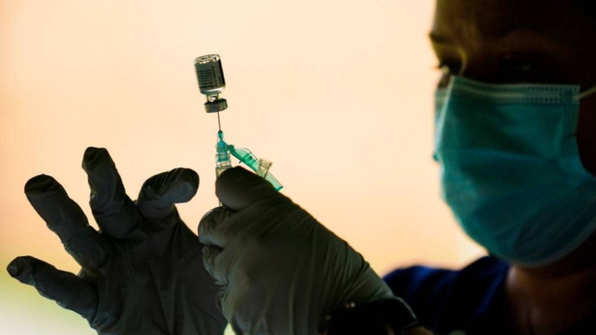 خبراء يوصون بجرعة لقاح إضافية لمن يعاني نقص المناعة