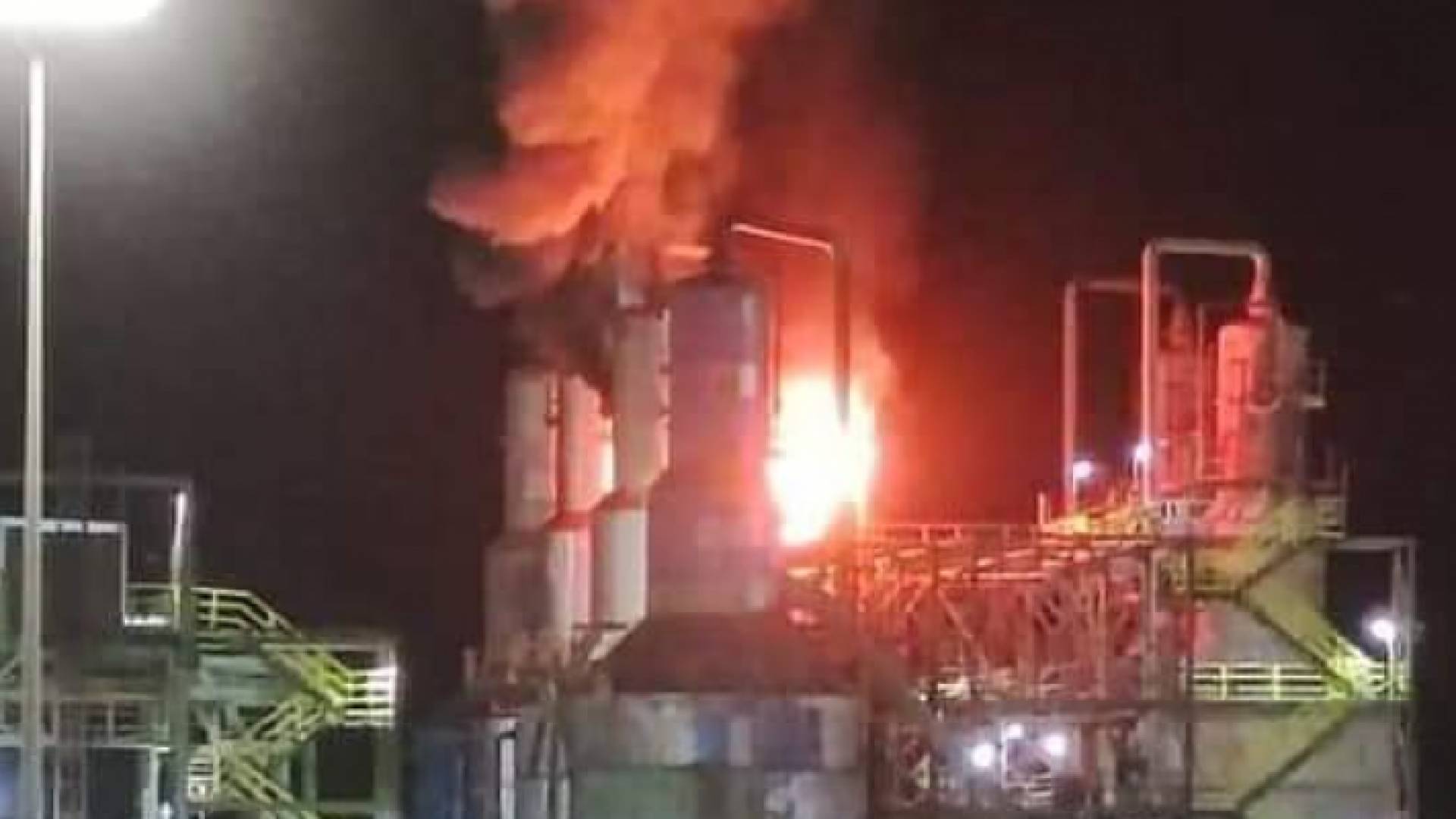 جانب من الحريق