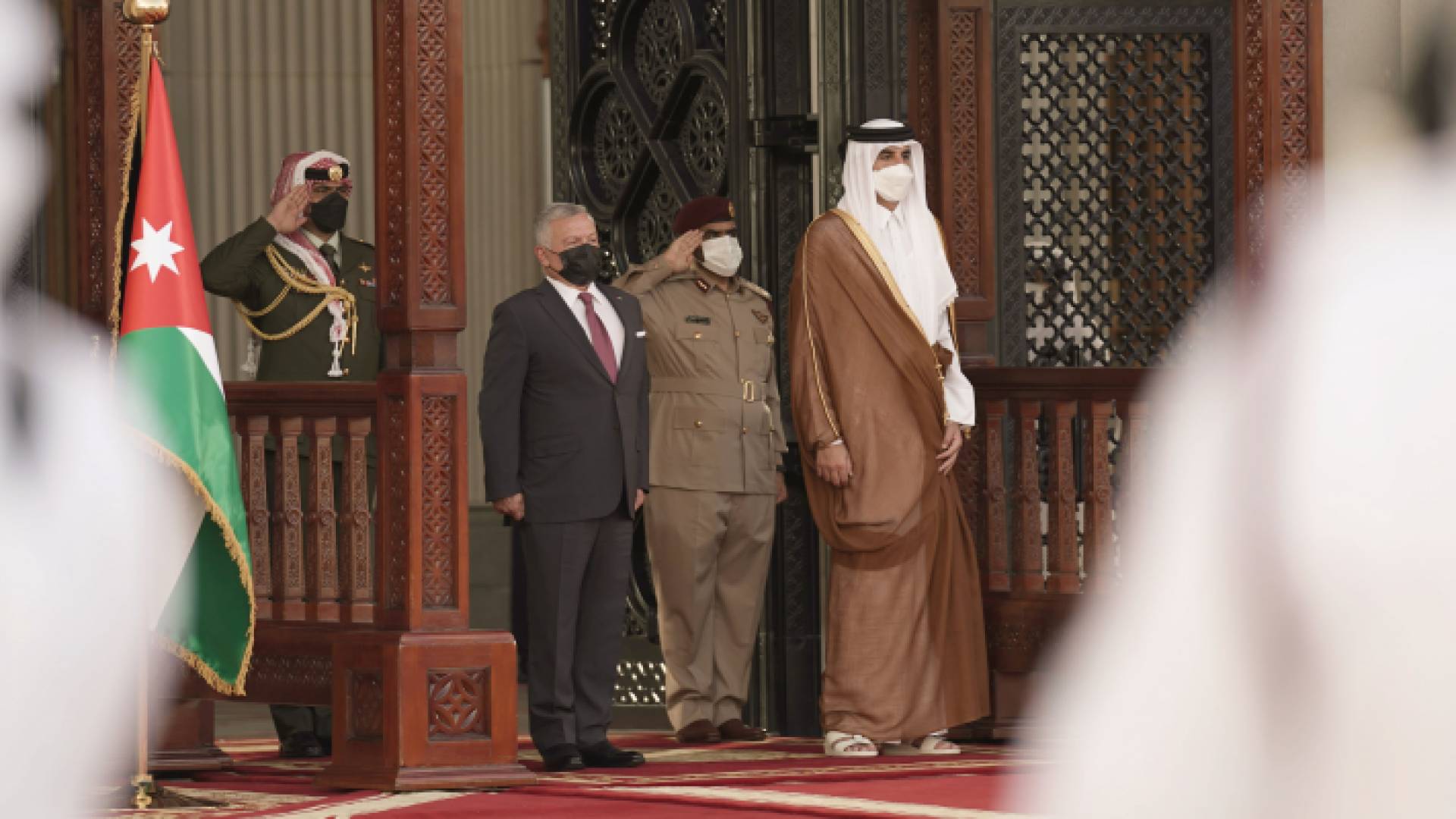 الصورة خلال مراسم استقبال رسمية لجلالة لدى وصوله الديوان الأميري القطري