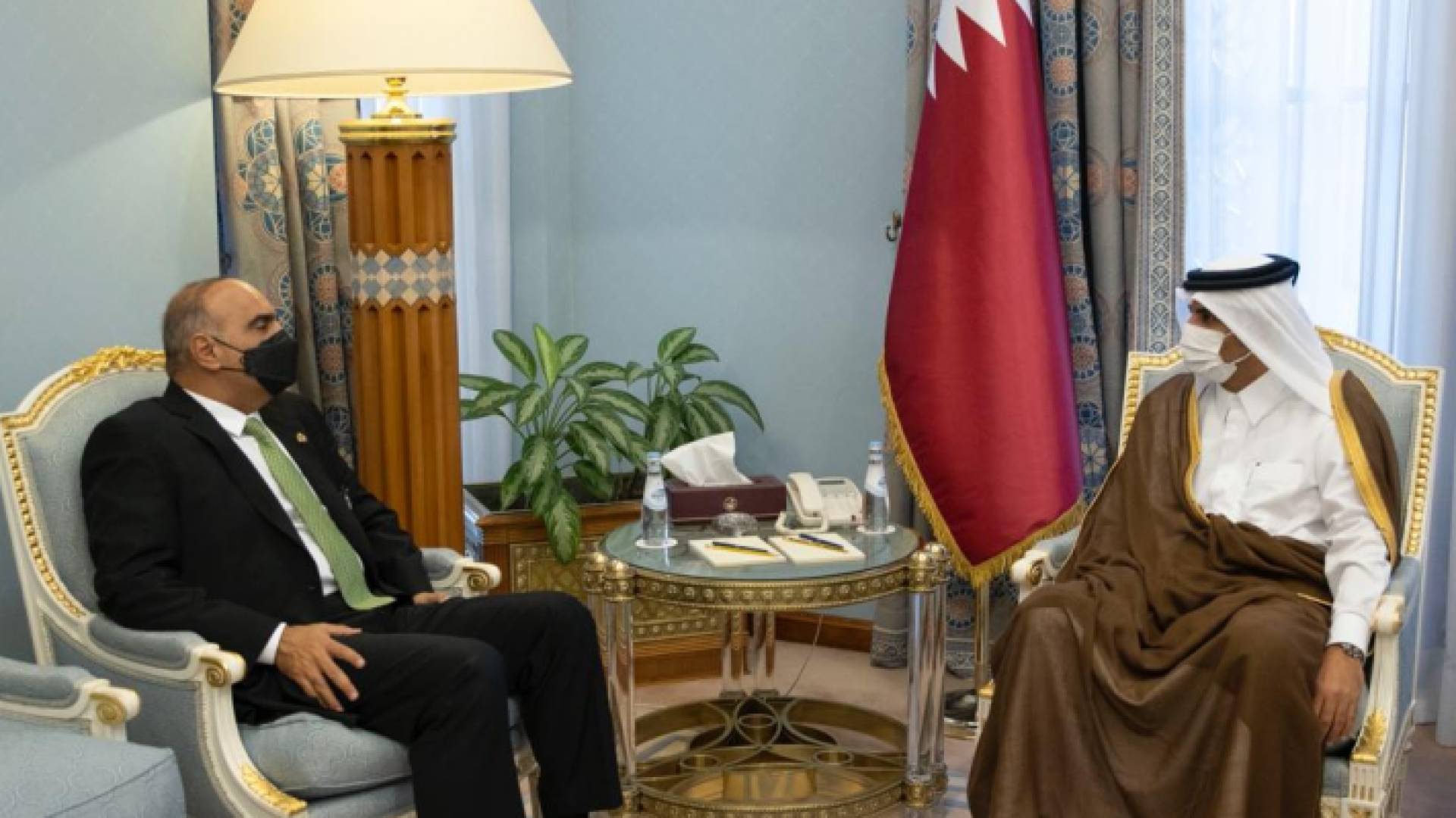 رئيس الوزراء يلتقي نظيره القطري