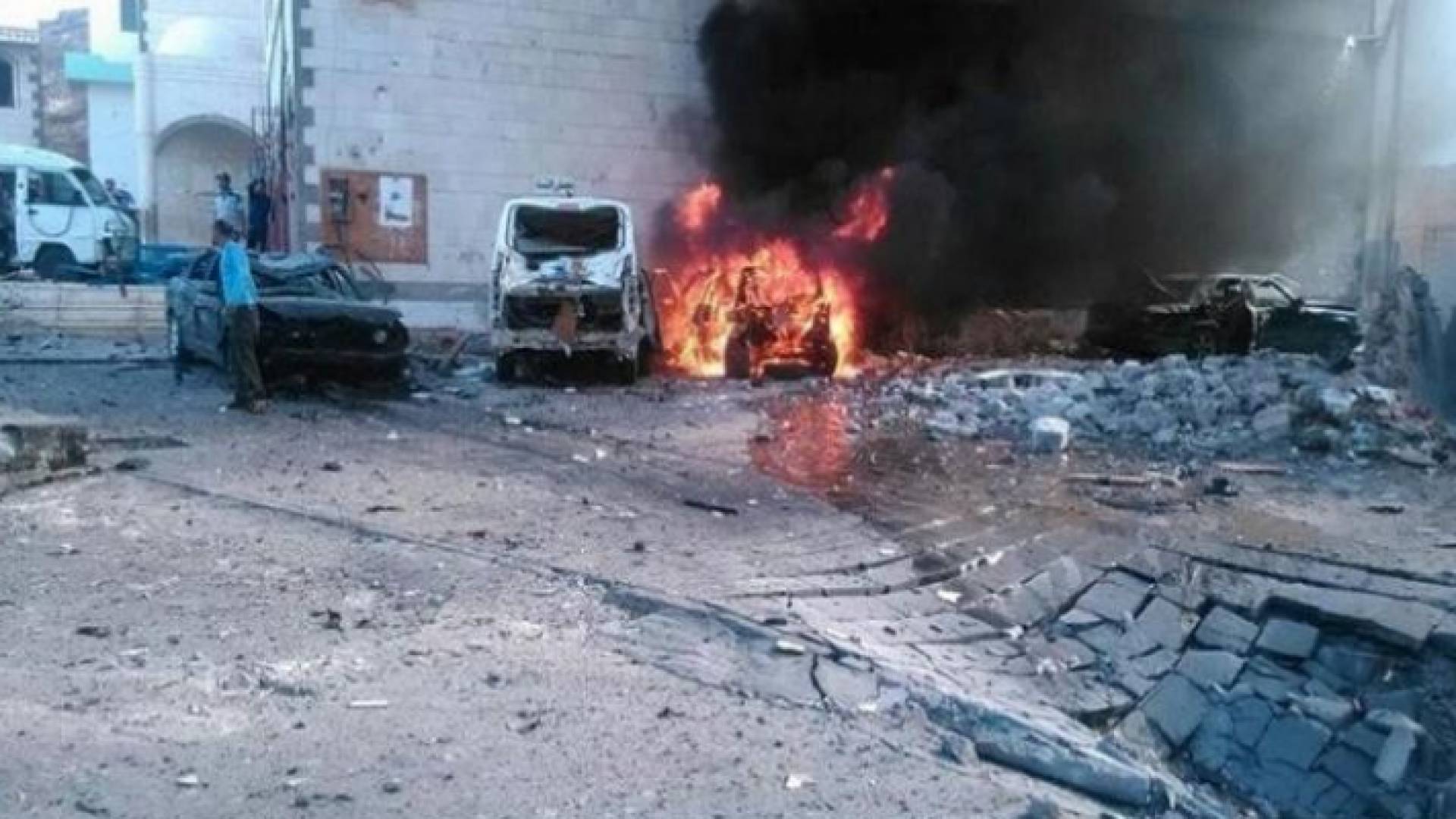 قتلى ومصابون بانفجار سيارة مفخخة في عدن
