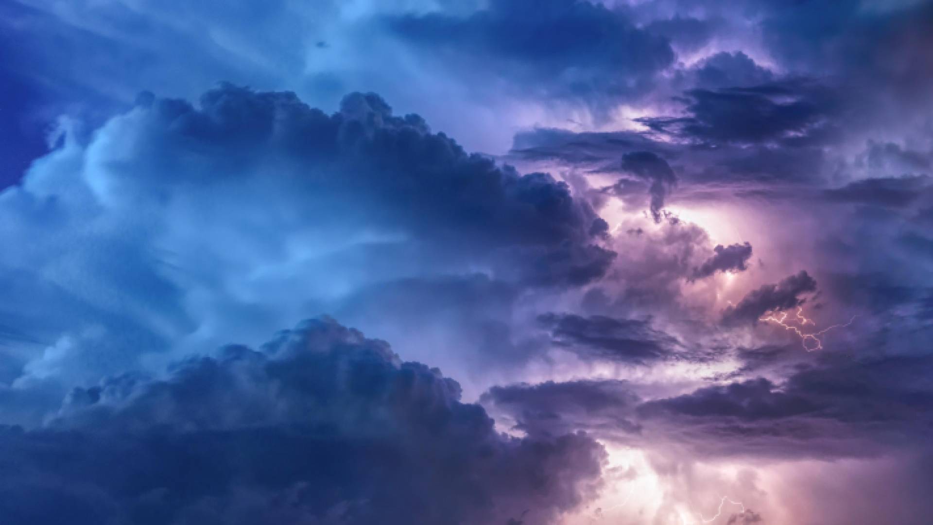 غيوم - تعبيرية