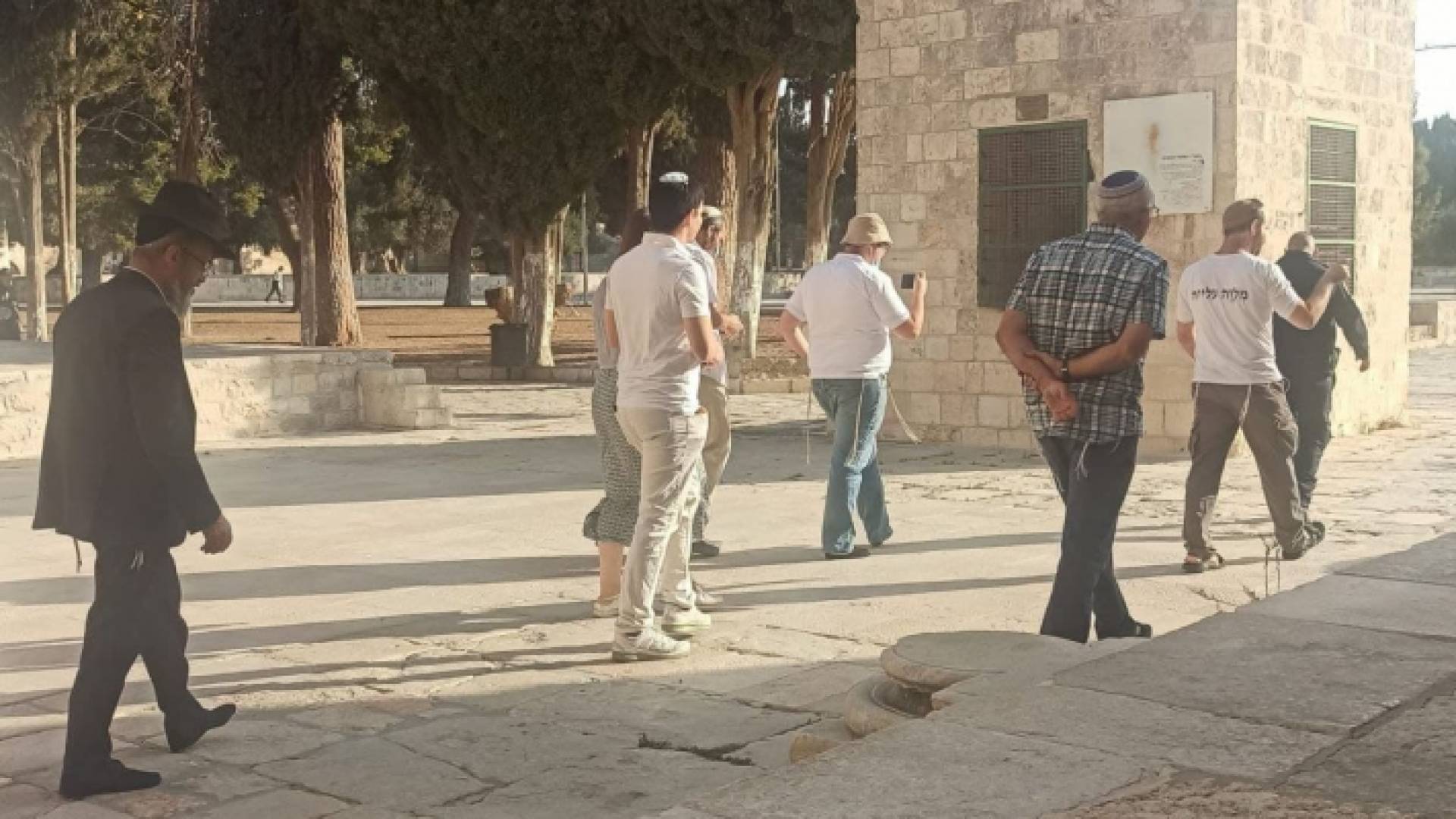 مستوطنون يقتحمون الأقصى